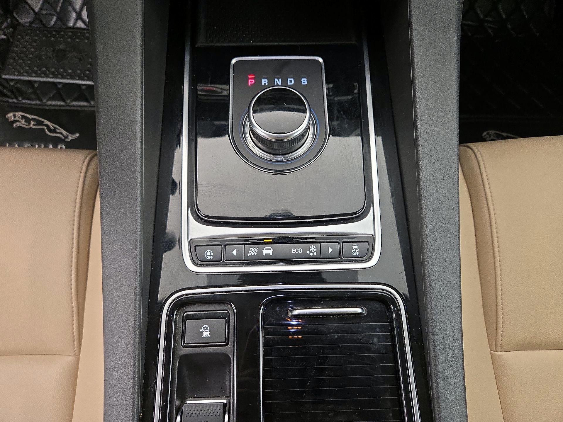 Thumbnail: 2019 Jaguar F-Pace - 18