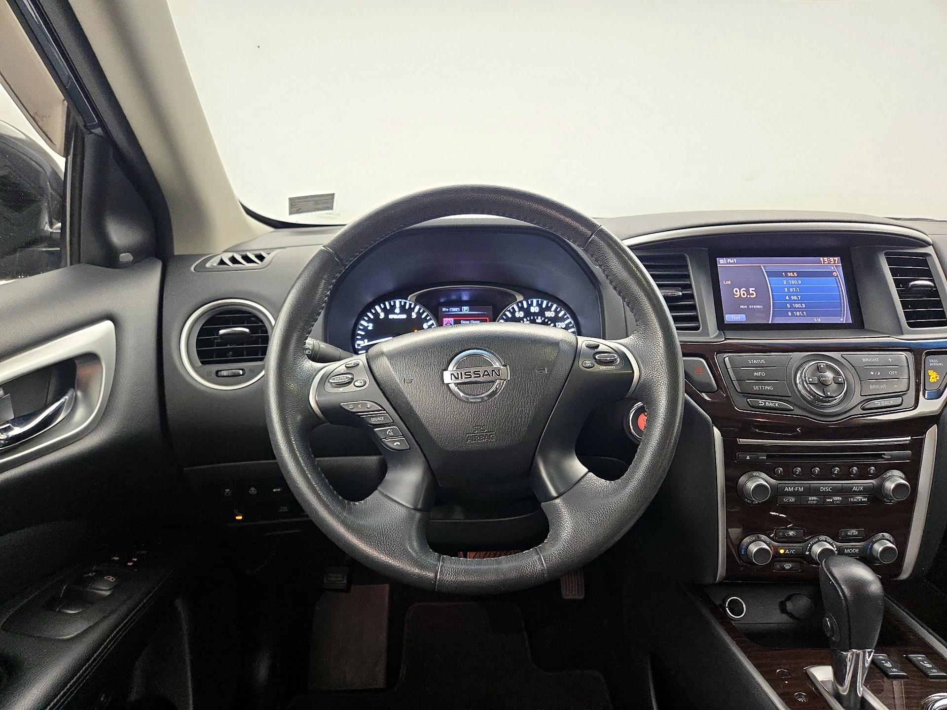 Thumbnail: 2016 Nissan Pathfinder - 10