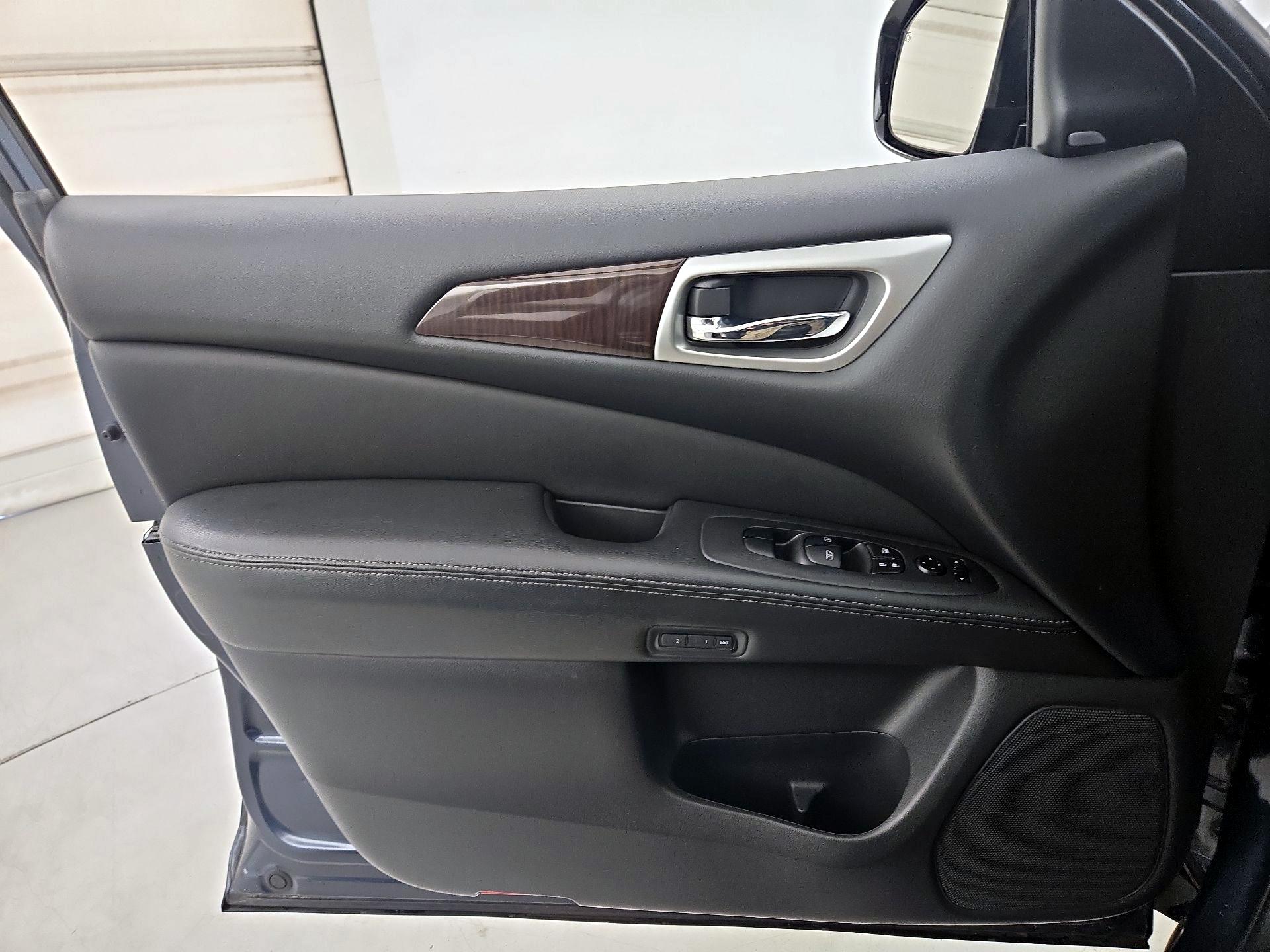Thumbnail: 2016 Nissan Pathfinder - 12