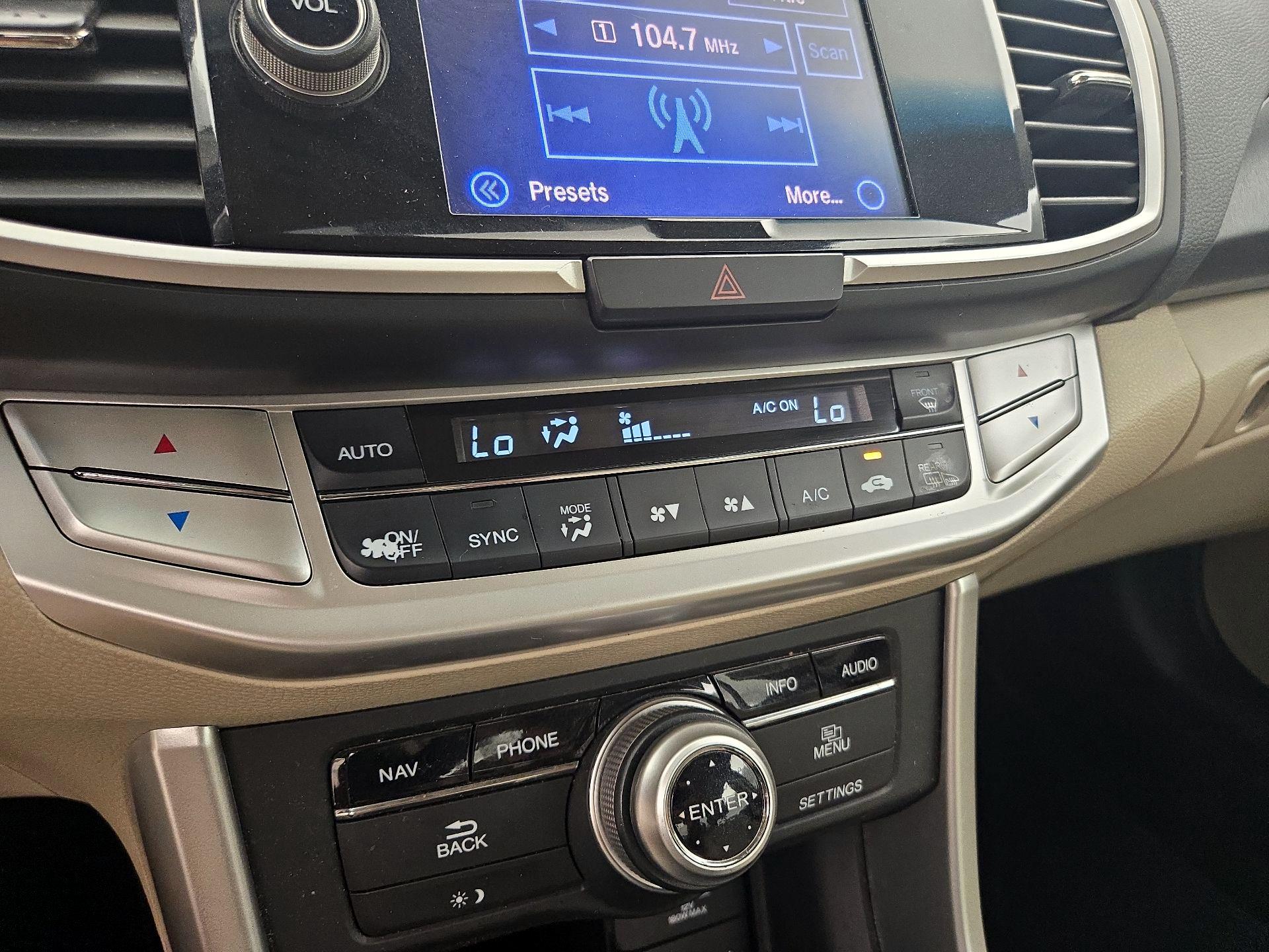 Thumbnail: 2015 Honda Accord - 17