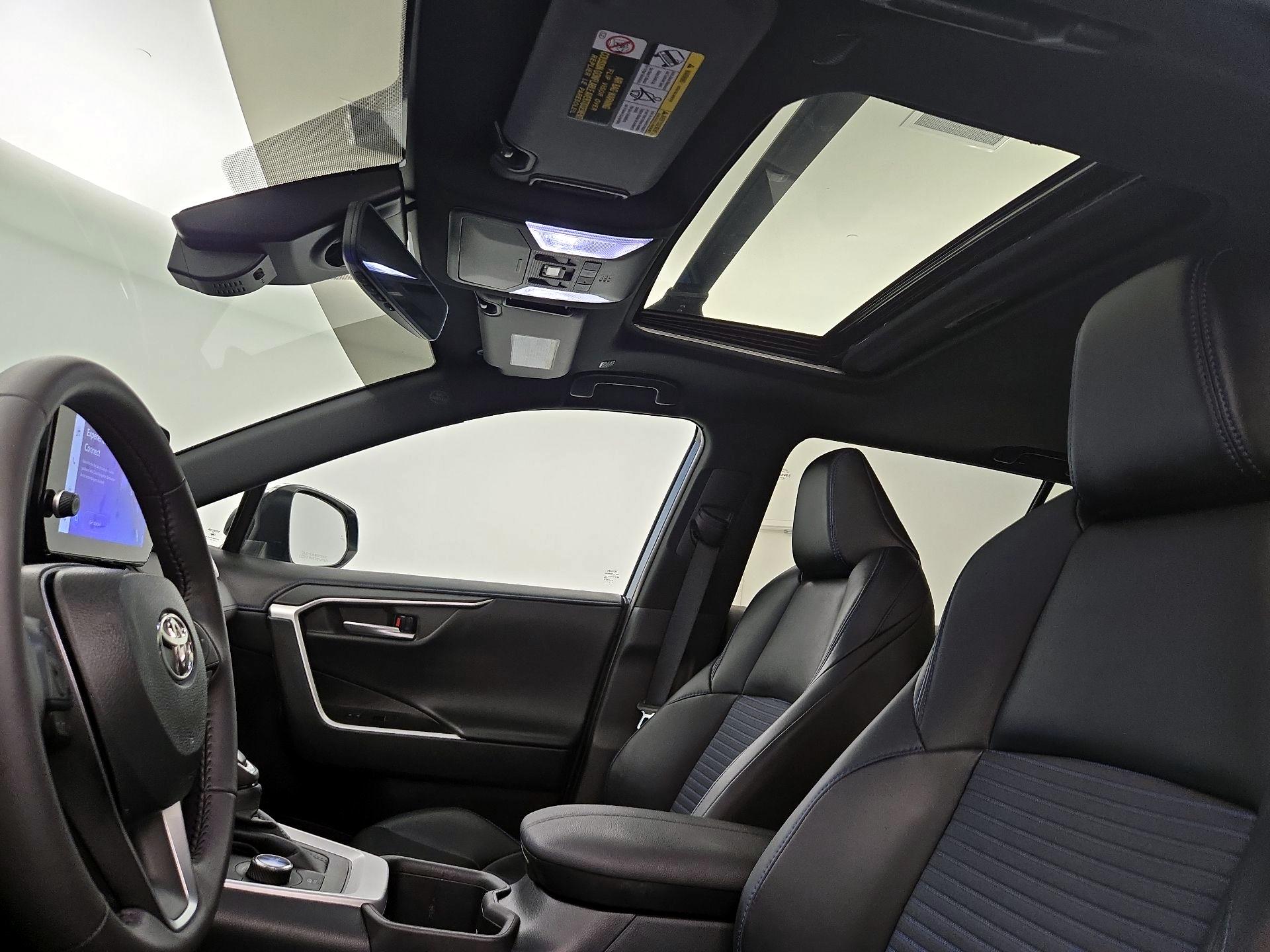 Thumbnail: 2023 Toyota RAV4 - 20