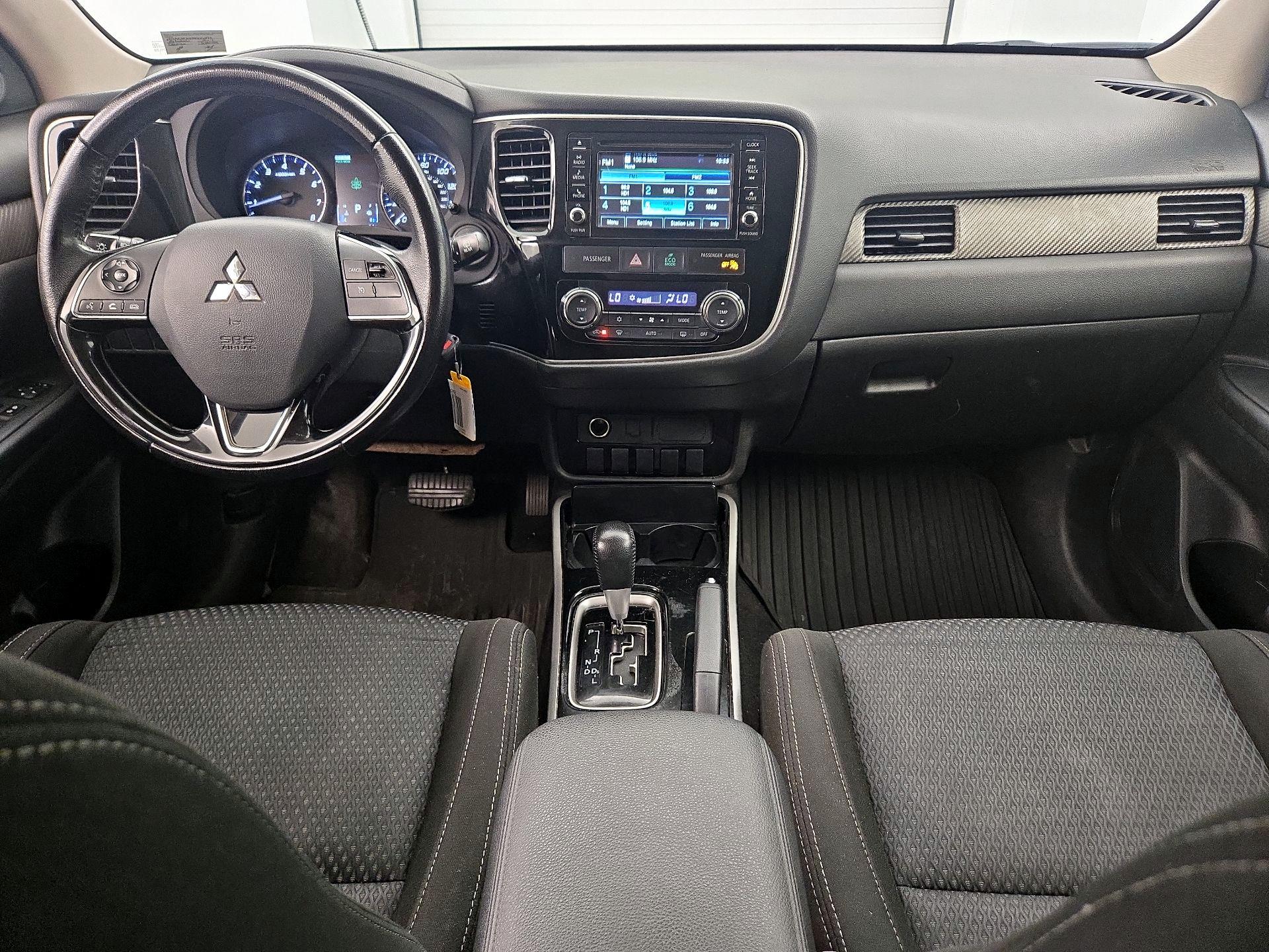 Thumbnail: 2017 Mitsubishi Outlander - 9