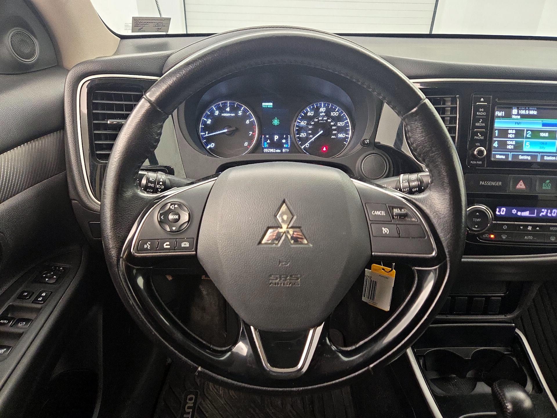 Thumbnail: 2017 Mitsubishi Outlander - 10