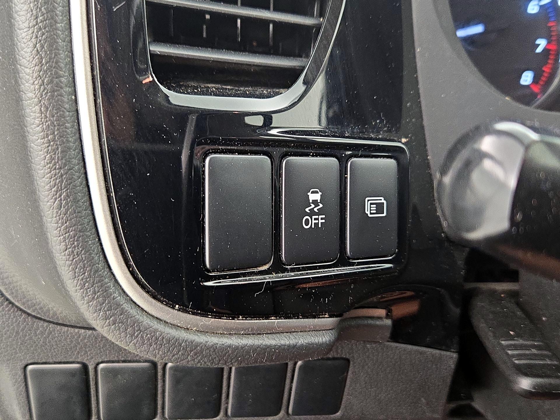 Thumbnail: 2017 Mitsubishi Outlander - 13