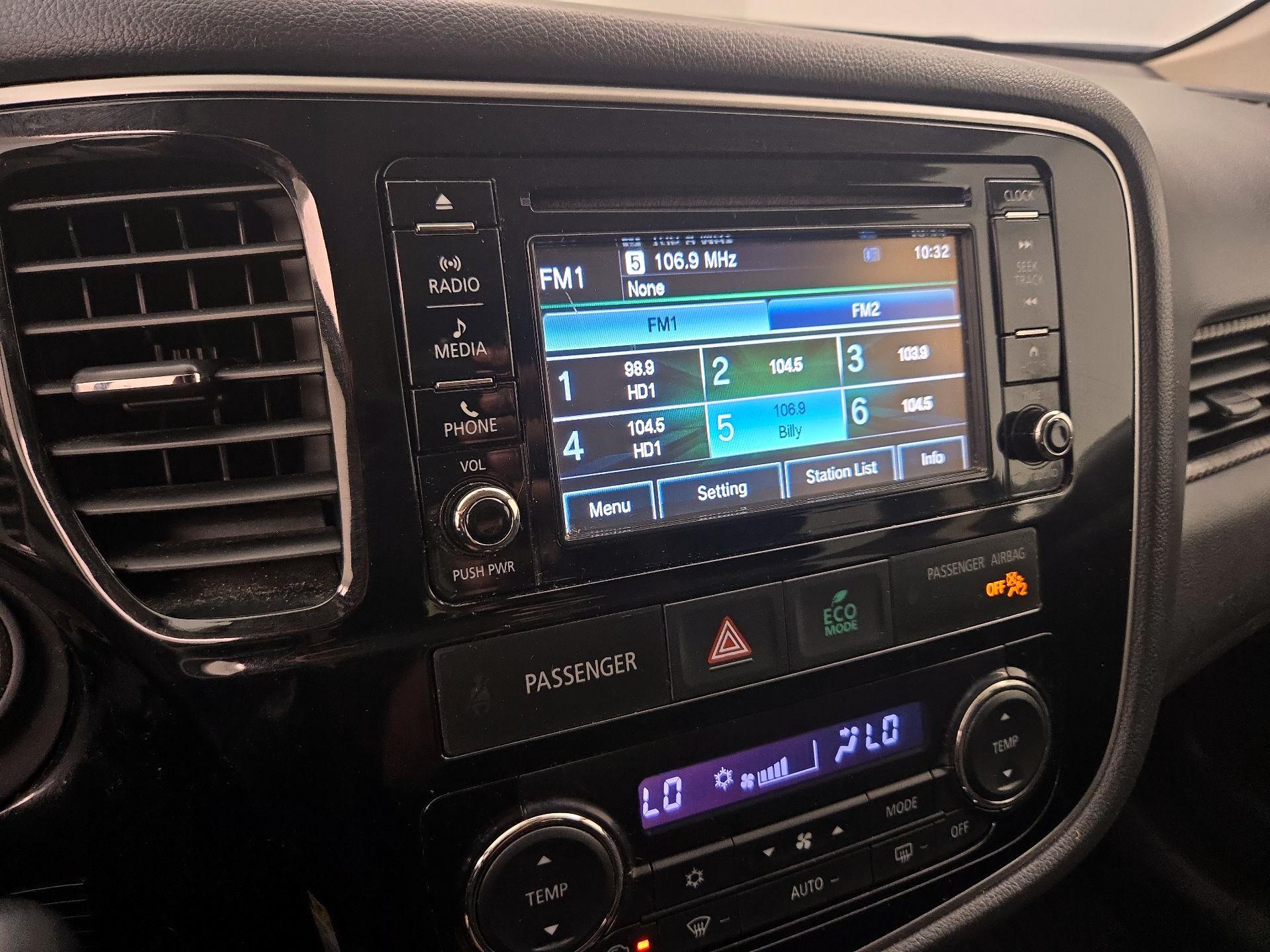 Thumbnail: 2017 Mitsubishi Outlander - 15