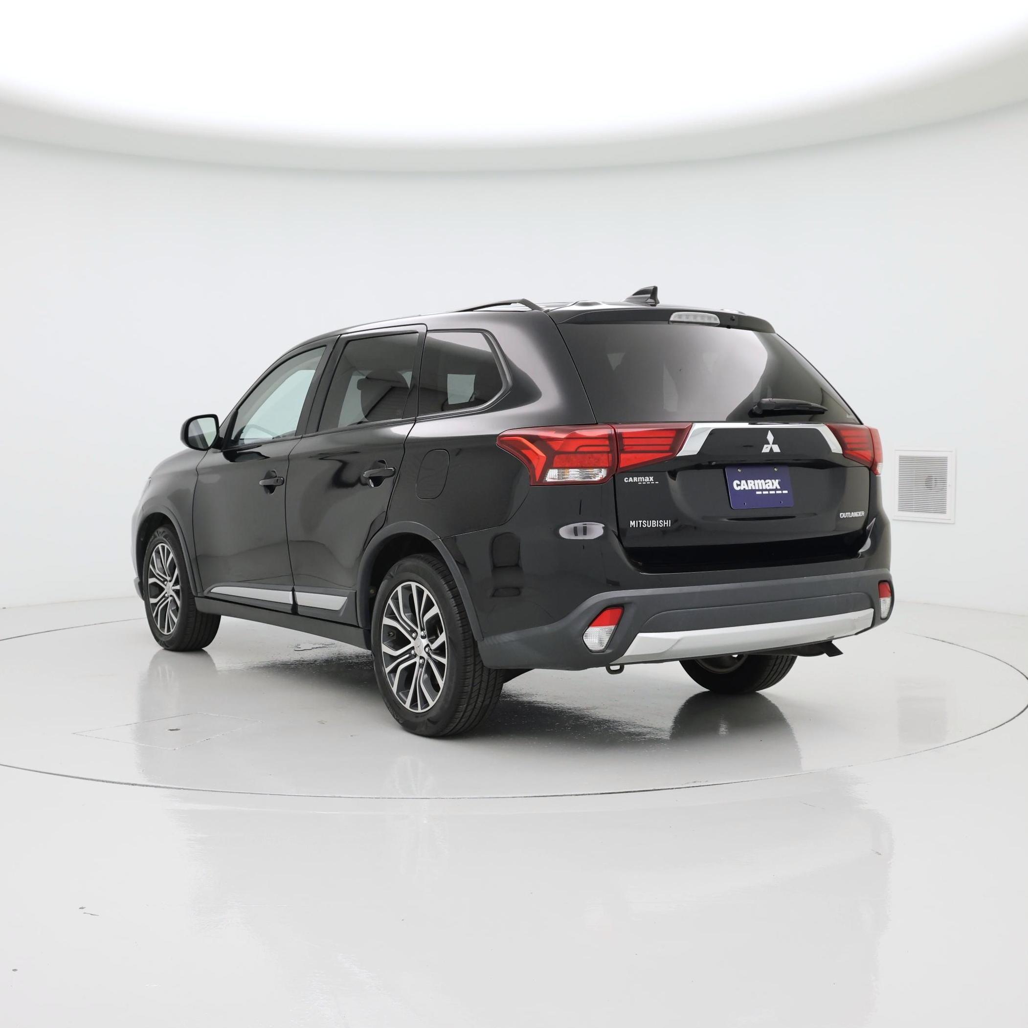 Thumbnail: 2017 Mitsubishi Outlander - 2