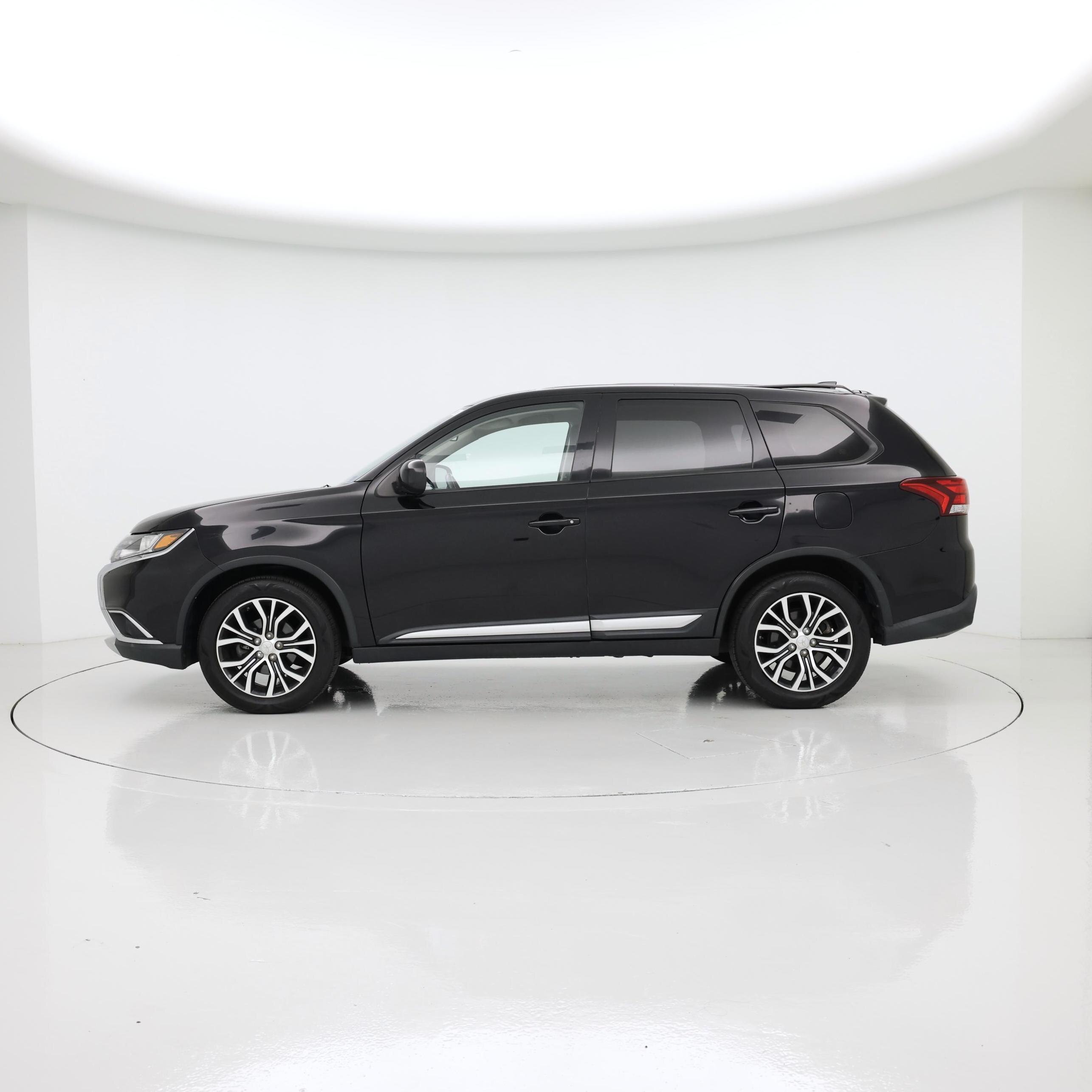Thumbnail: 2017 Mitsubishi Outlander - 3