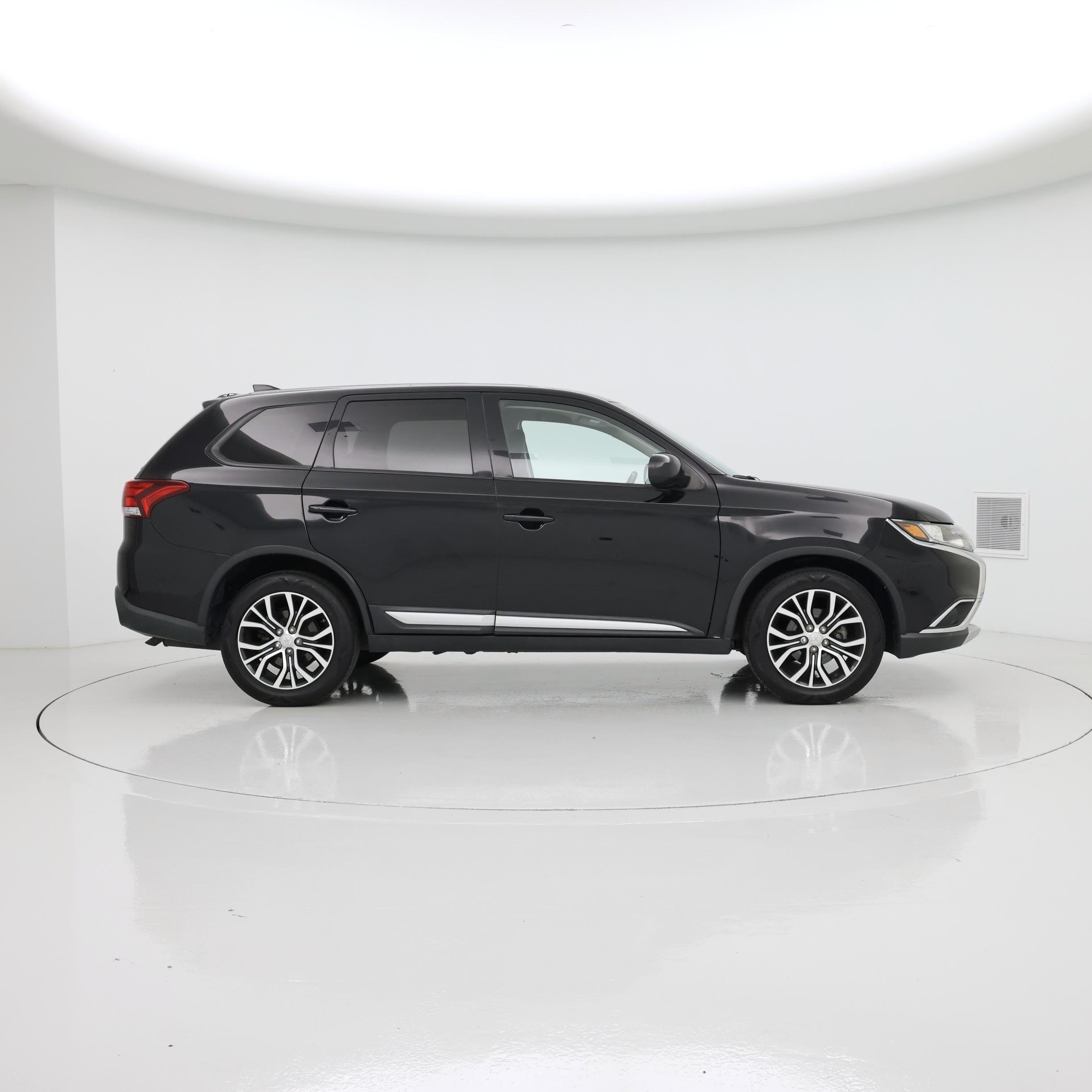 Thumbnail: 2017 Mitsubishi Outlander - 7
