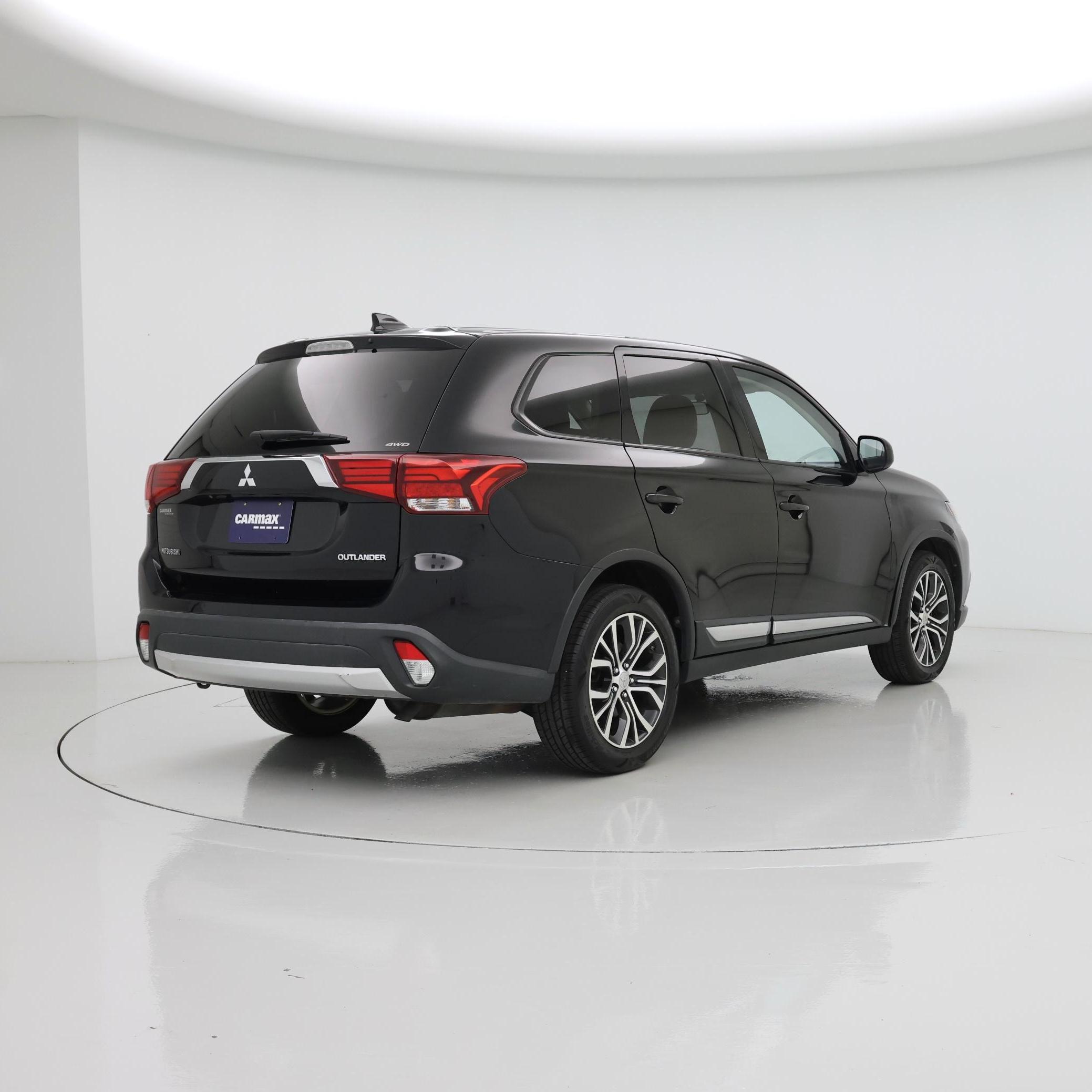Thumbnail: 2017 Mitsubishi Outlander - 8