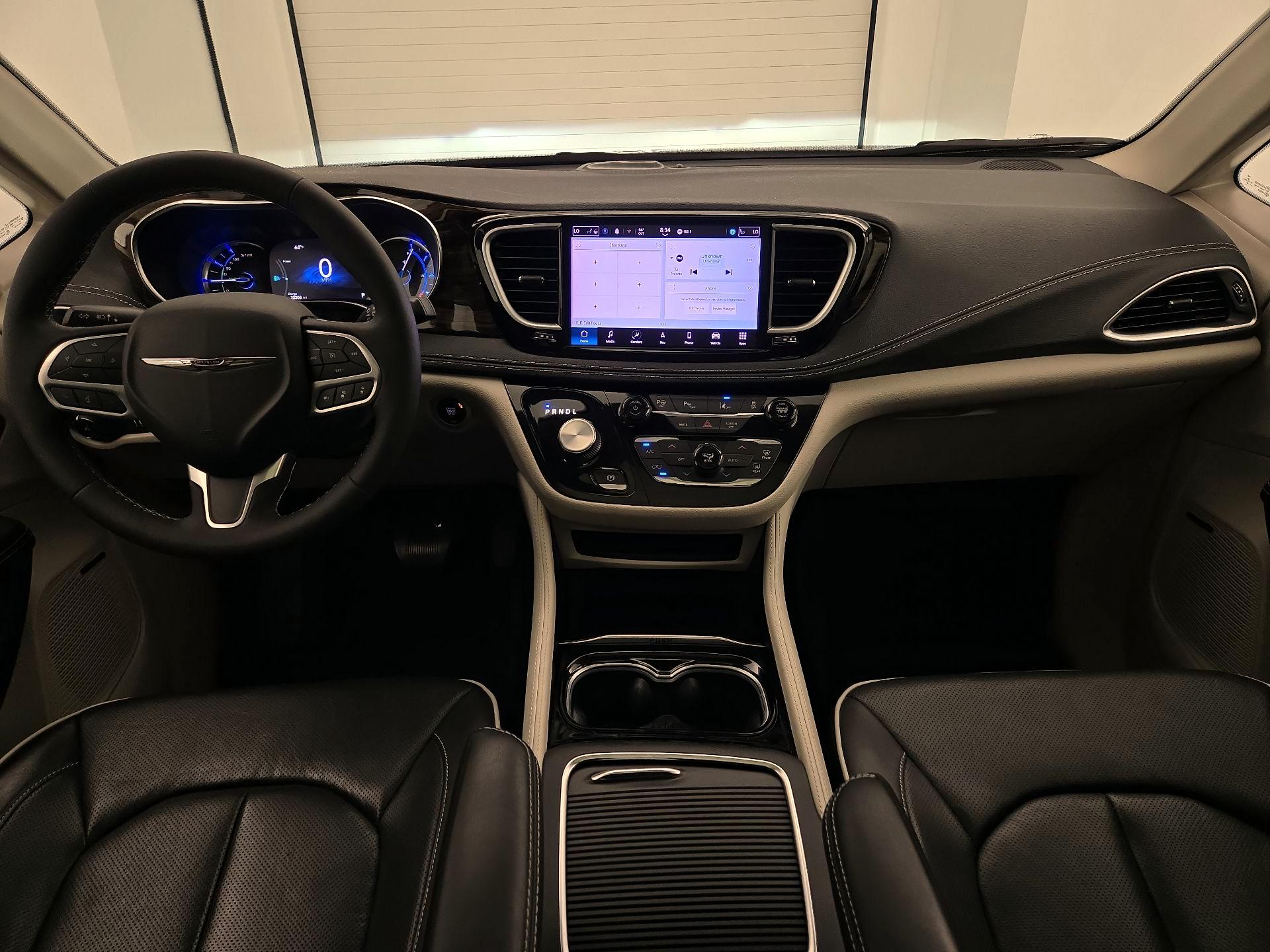 Thumbnail: 2022 Chrysler Pacifica - 9