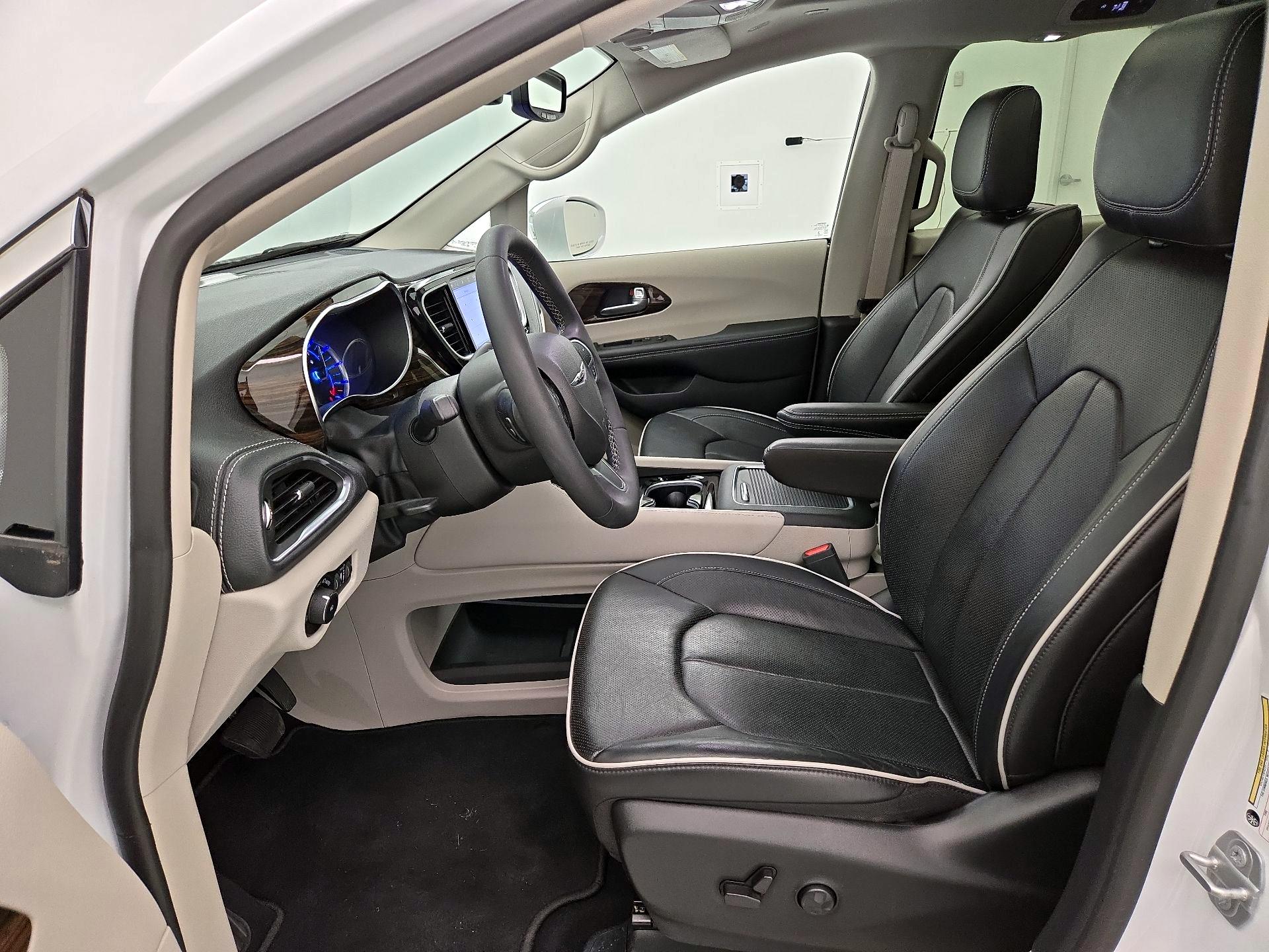 Thumbnail: 2022 Chrysler Pacifica - 11