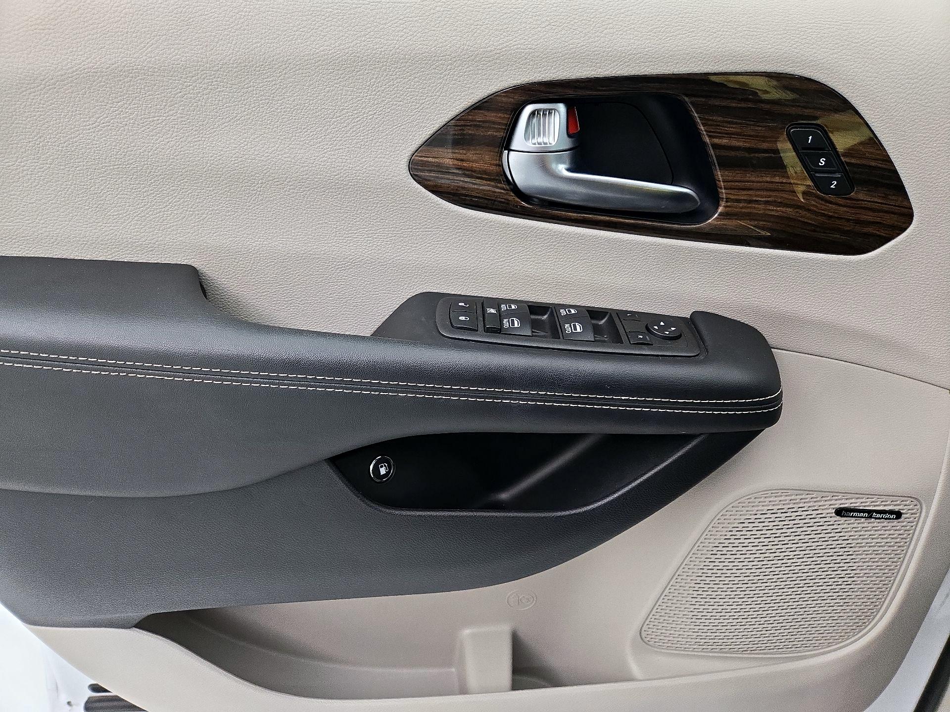Thumbnail: 2022 Chrysler Pacifica - 12