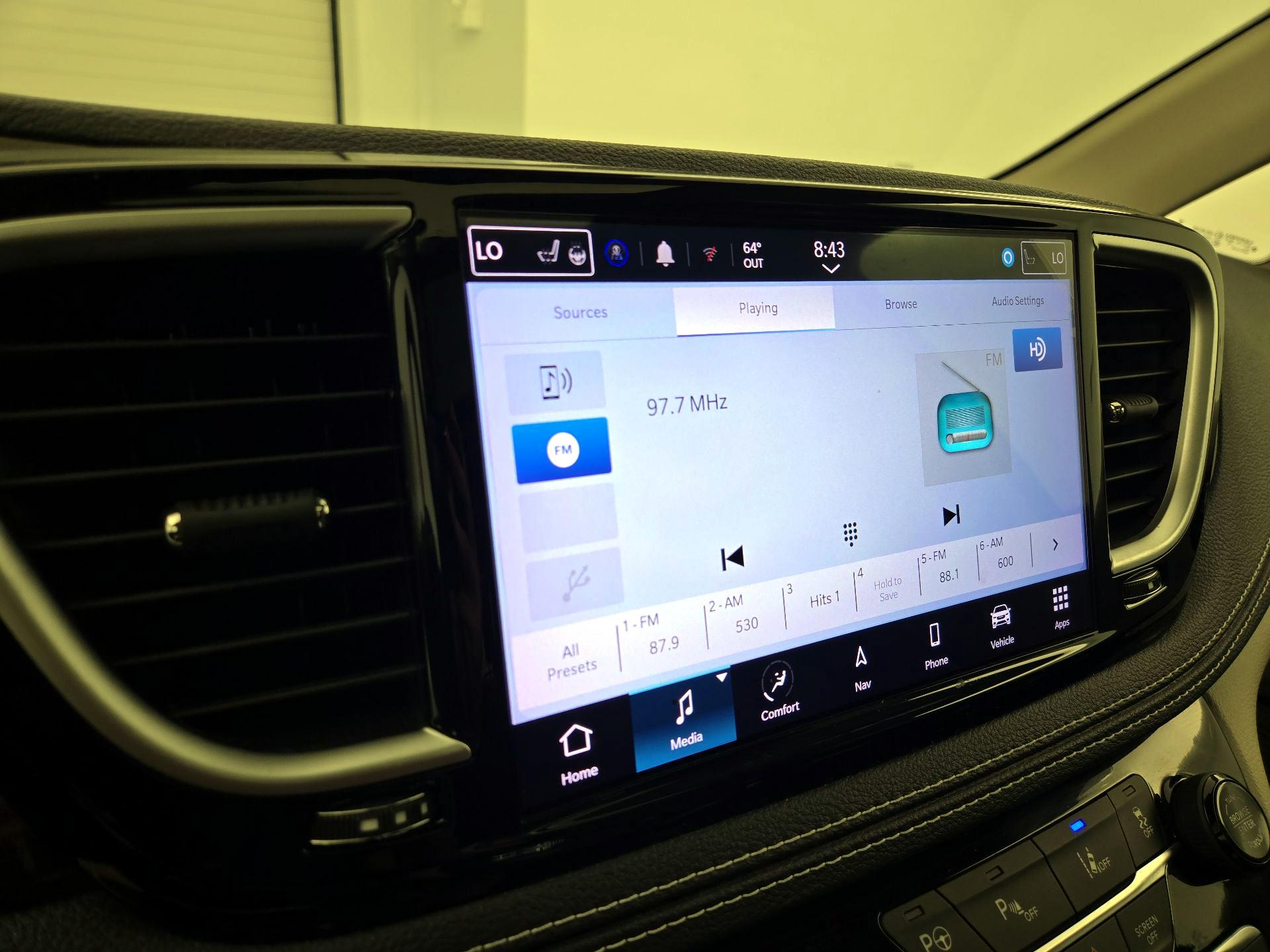 Thumbnail: 2022 Chrysler Pacifica - 16