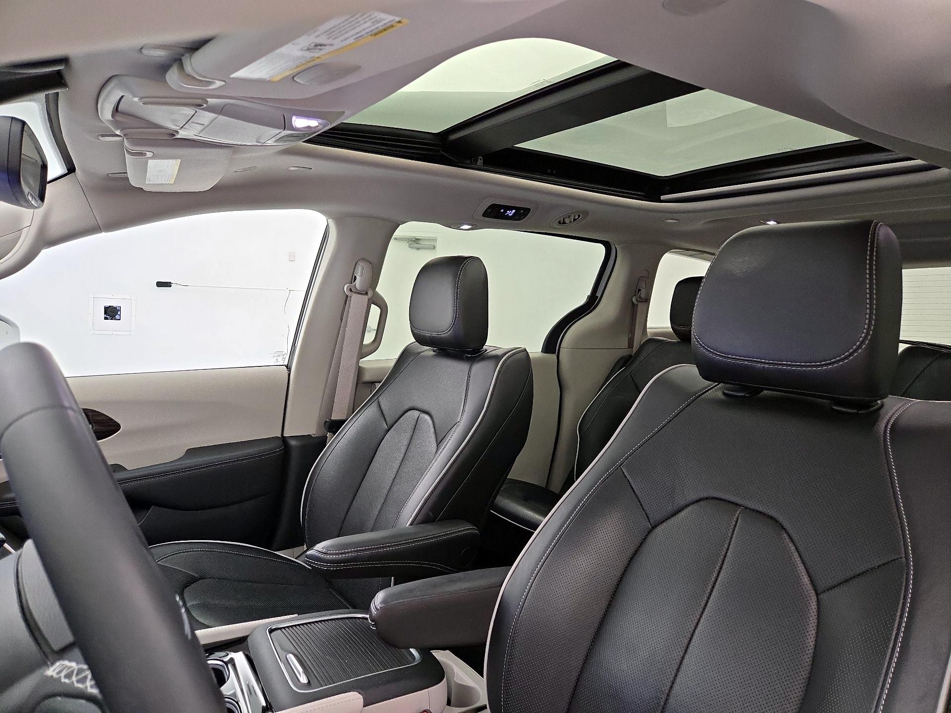 Thumbnail: 2022 Chrysler Pacifica - 20