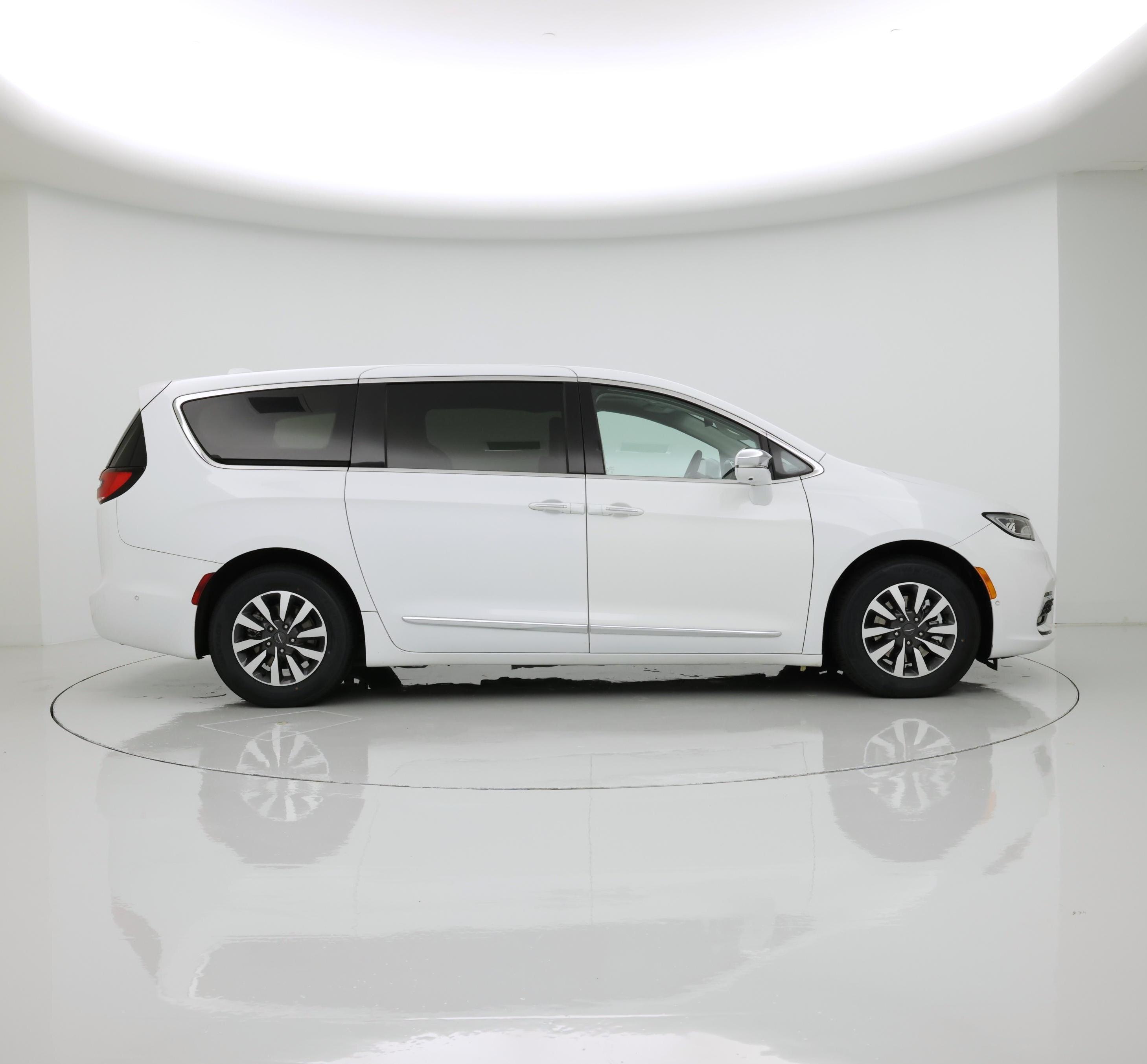 Thumbnail: 2022 Chrysler Pacifica - 7