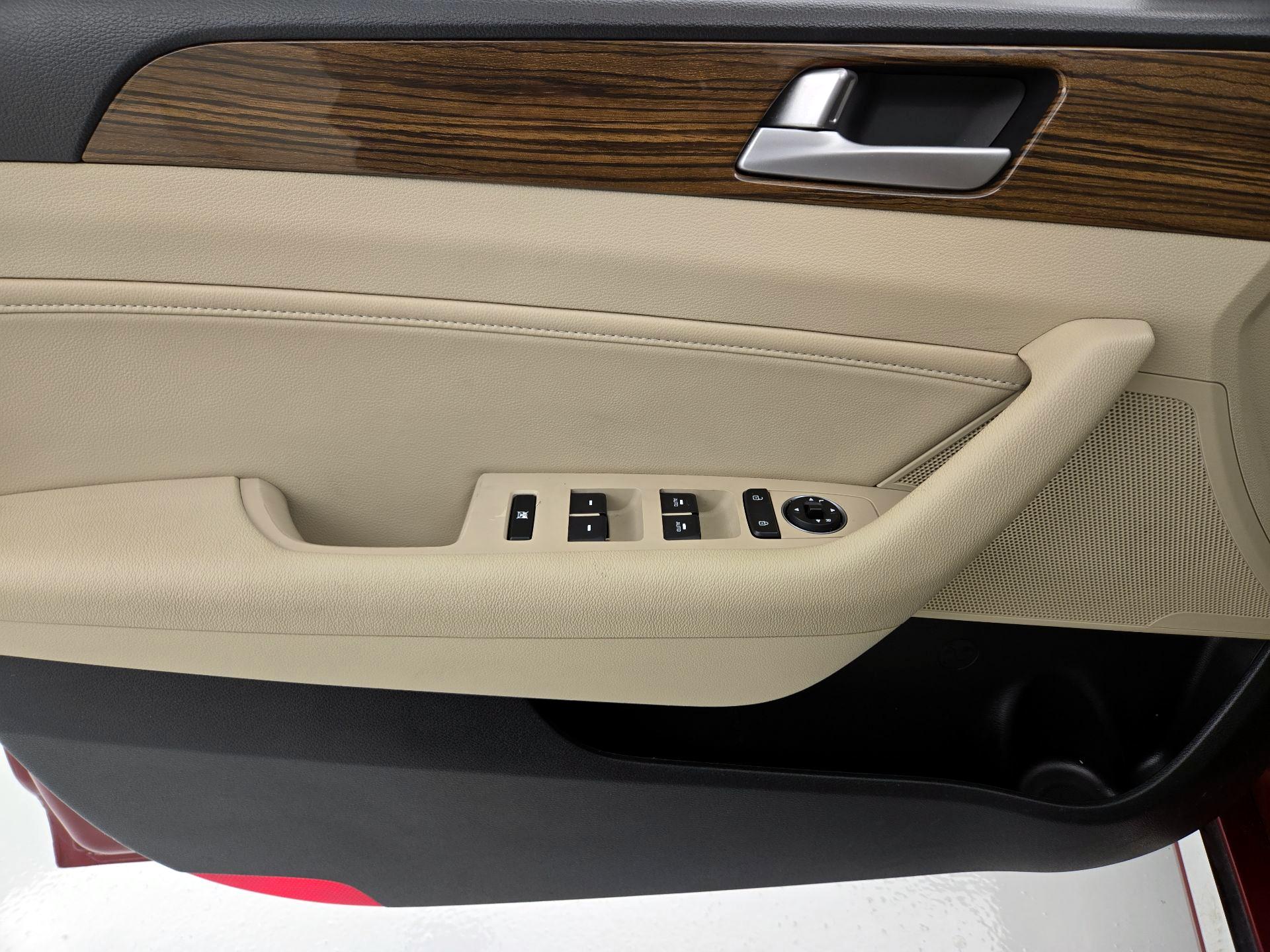 Thumbnail: 2016 Hyundai Sonata - 12