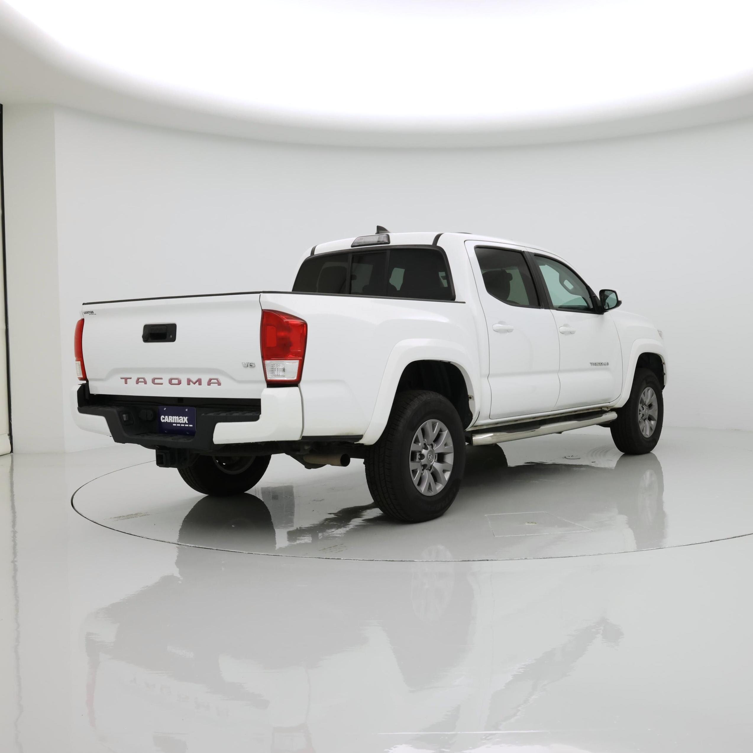 Thumbnail: 2017 Toyota Tacoma - 8