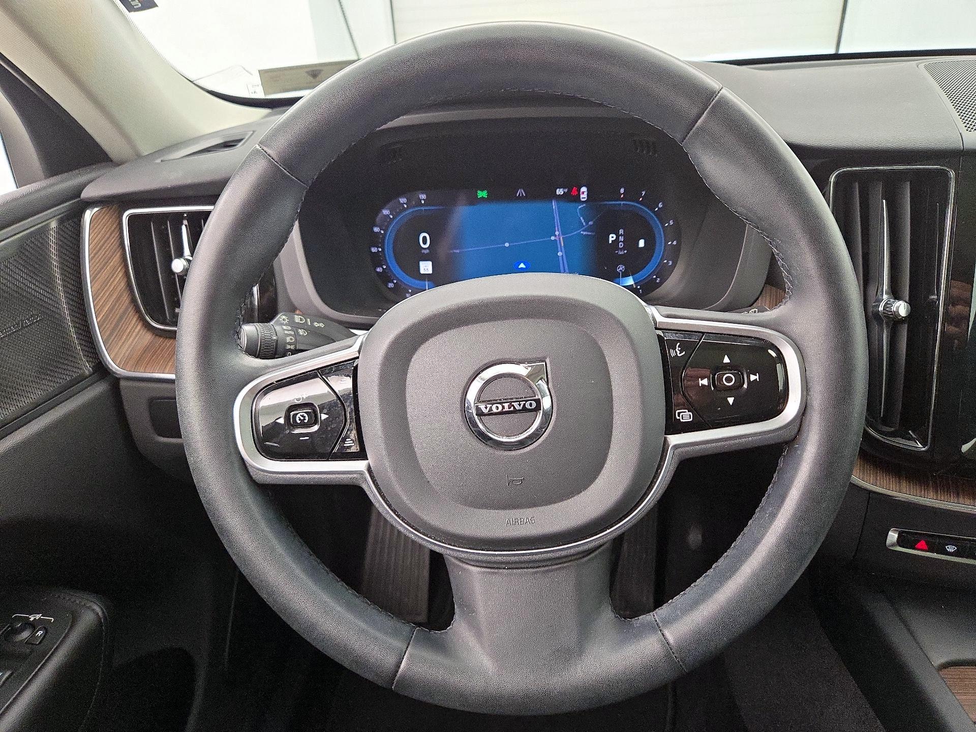 Thumbnail: 2023 Volvo XC60 - 10