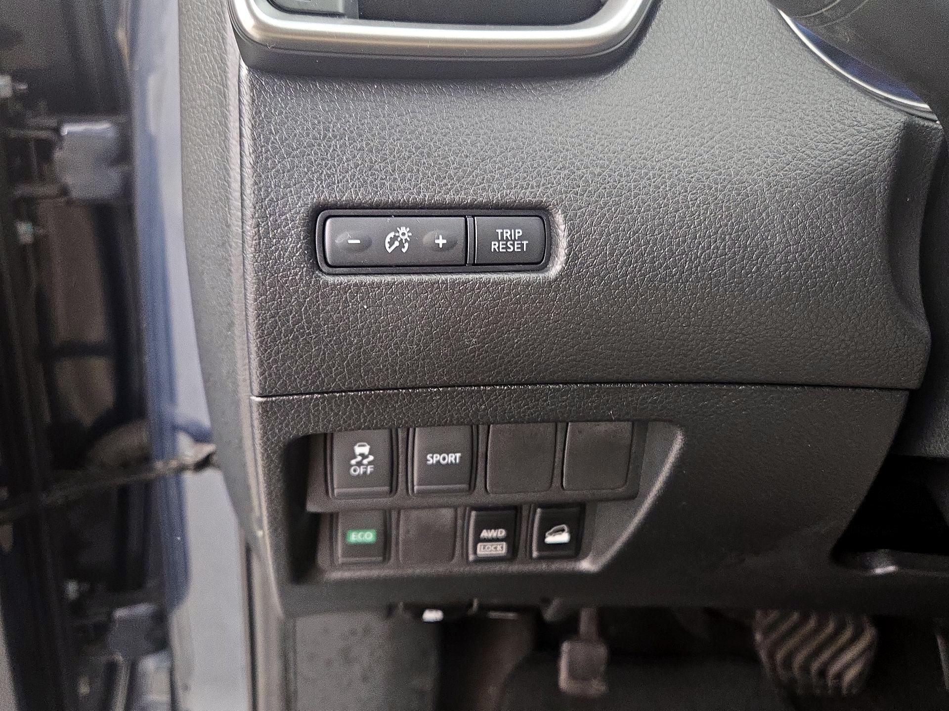 Thumbnail: 2015 Nissan Rogue - 13