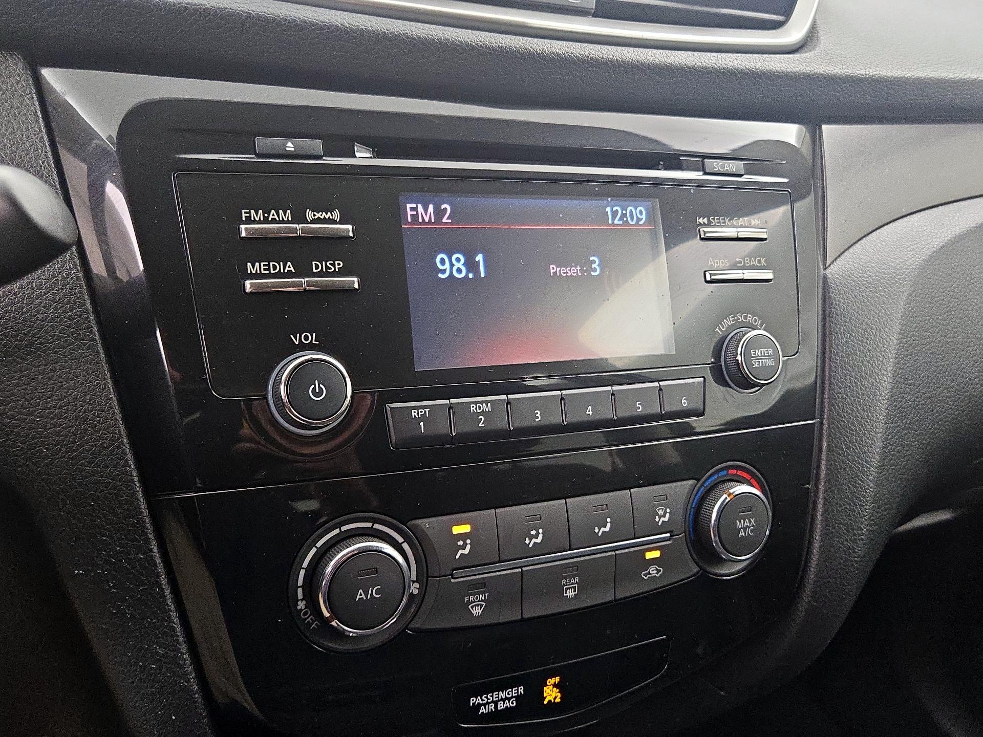 Thumbnail: 2015 Nissan Rogue - 15