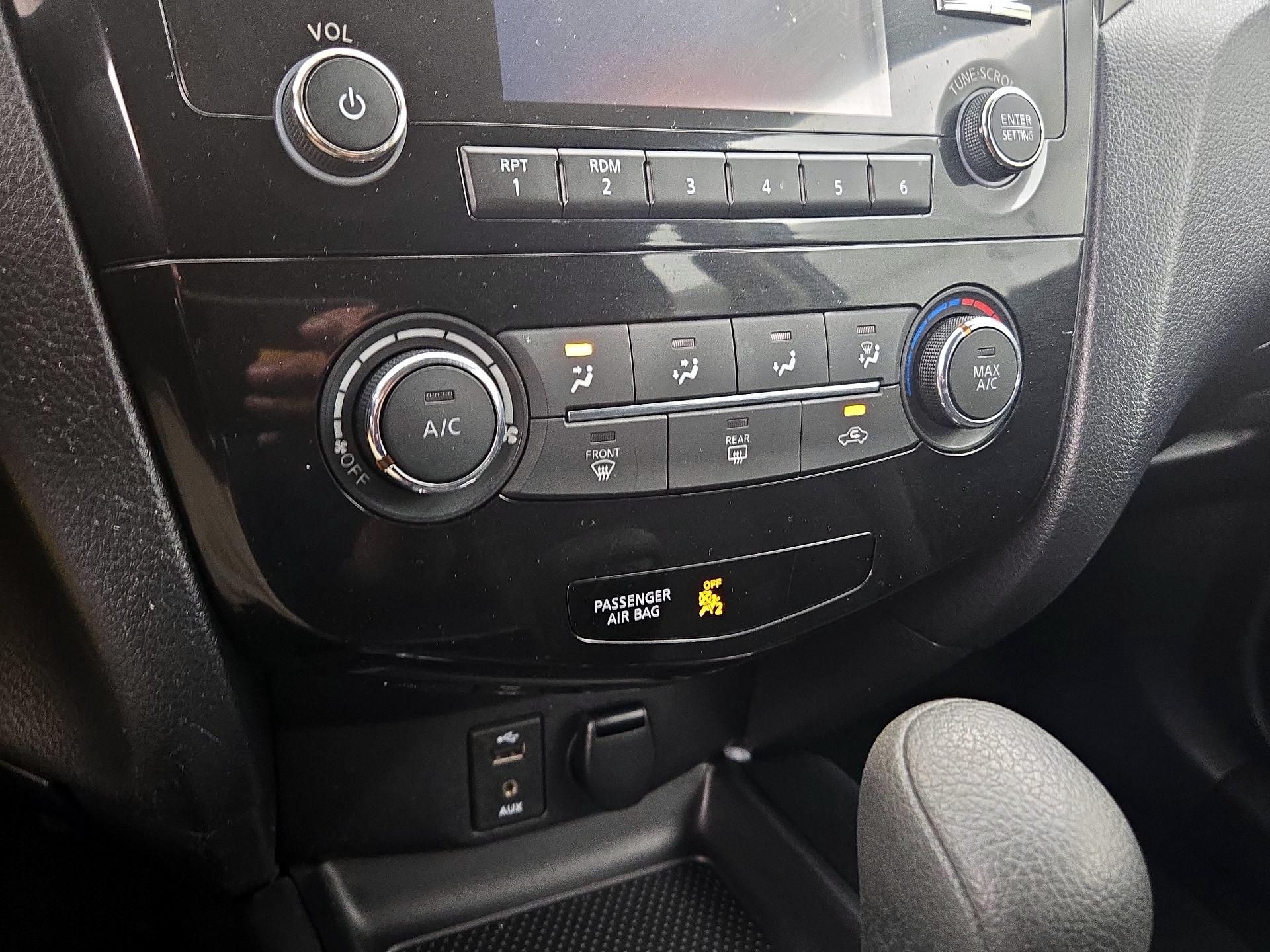 Thumbnail: 2015 Nissan Rogue - 16