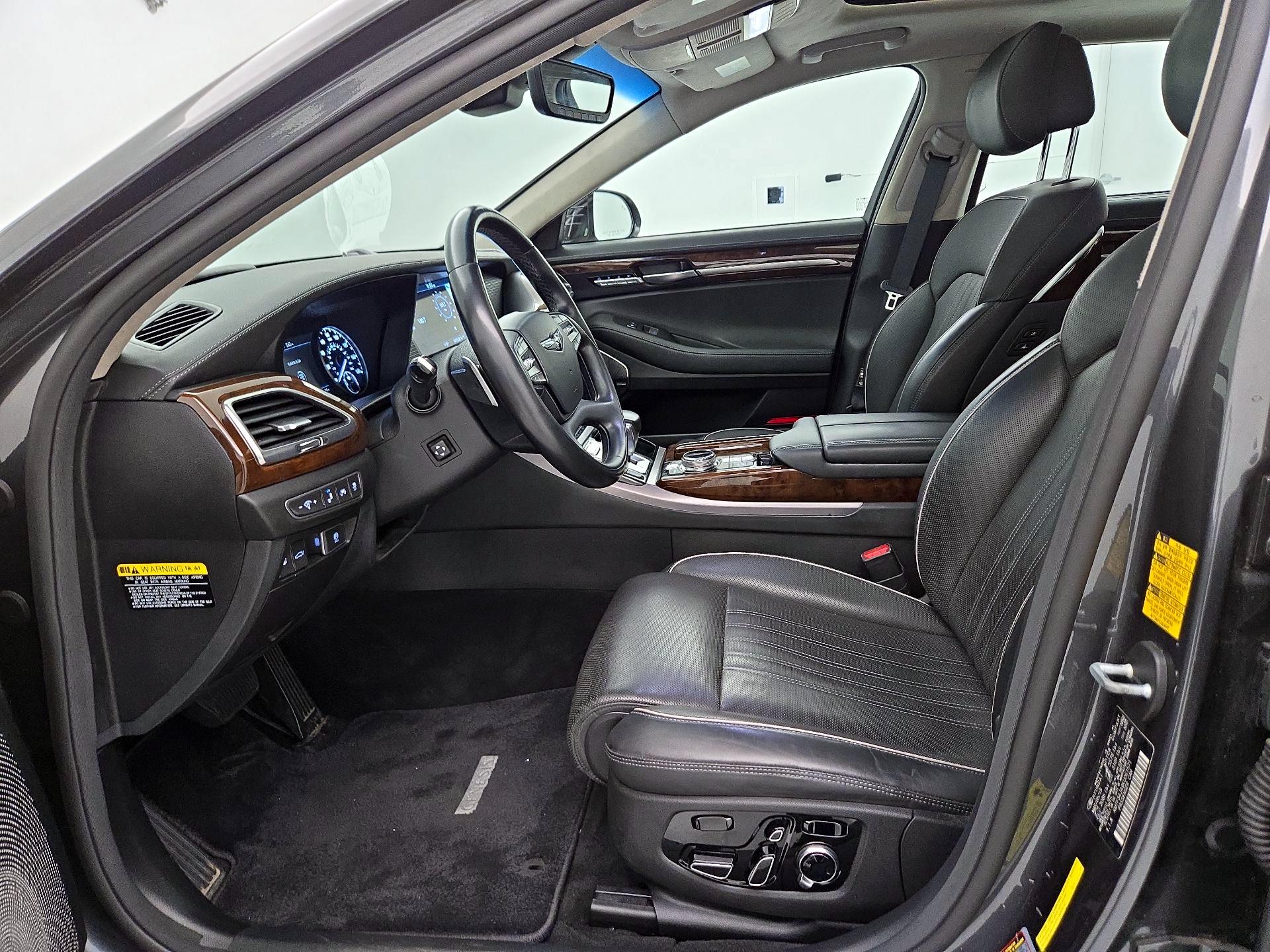 Thumbnail: 2019 Genesis G90 - 11