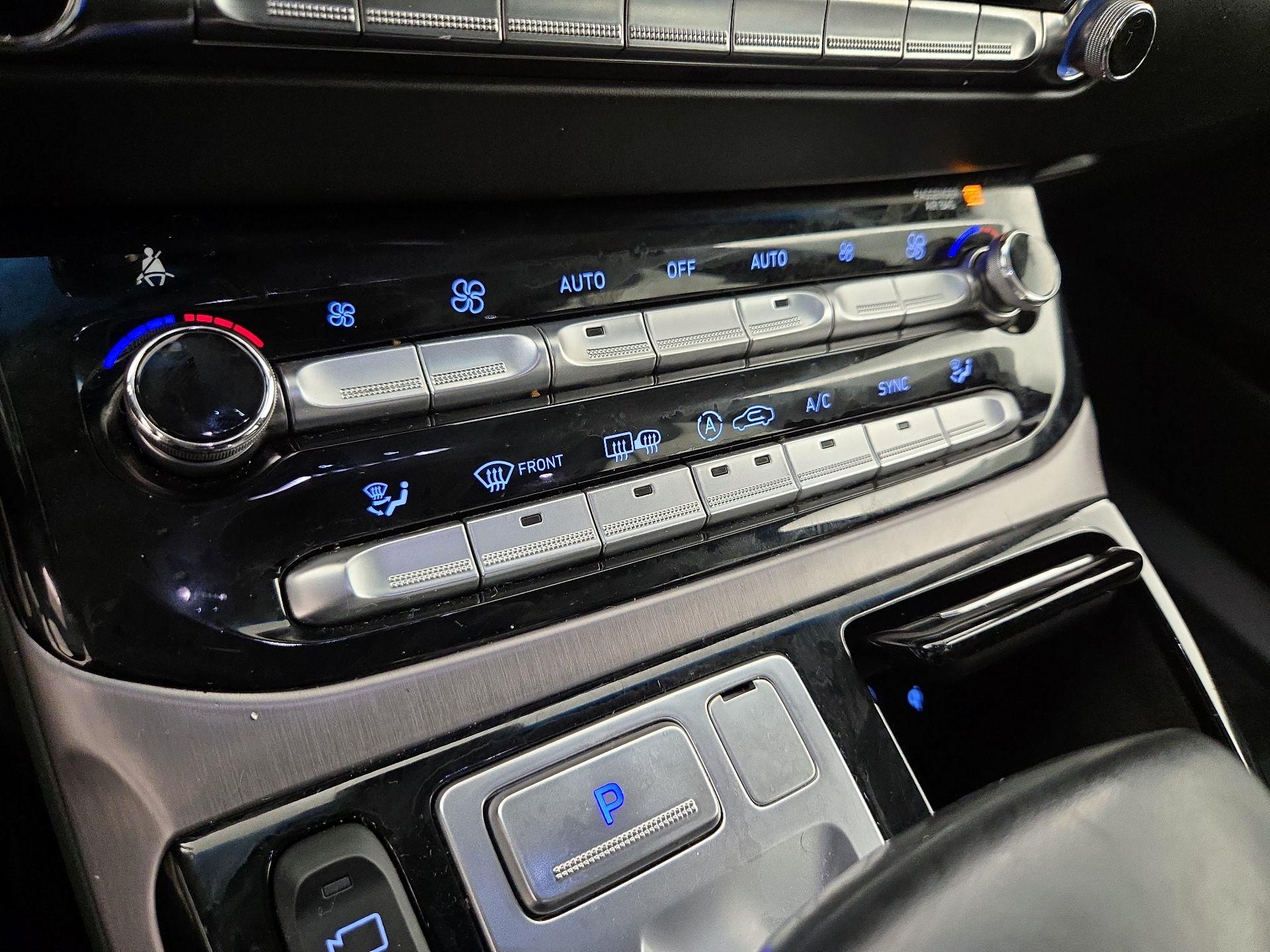 Thumbnail: 2019 Genesis G90 - 17