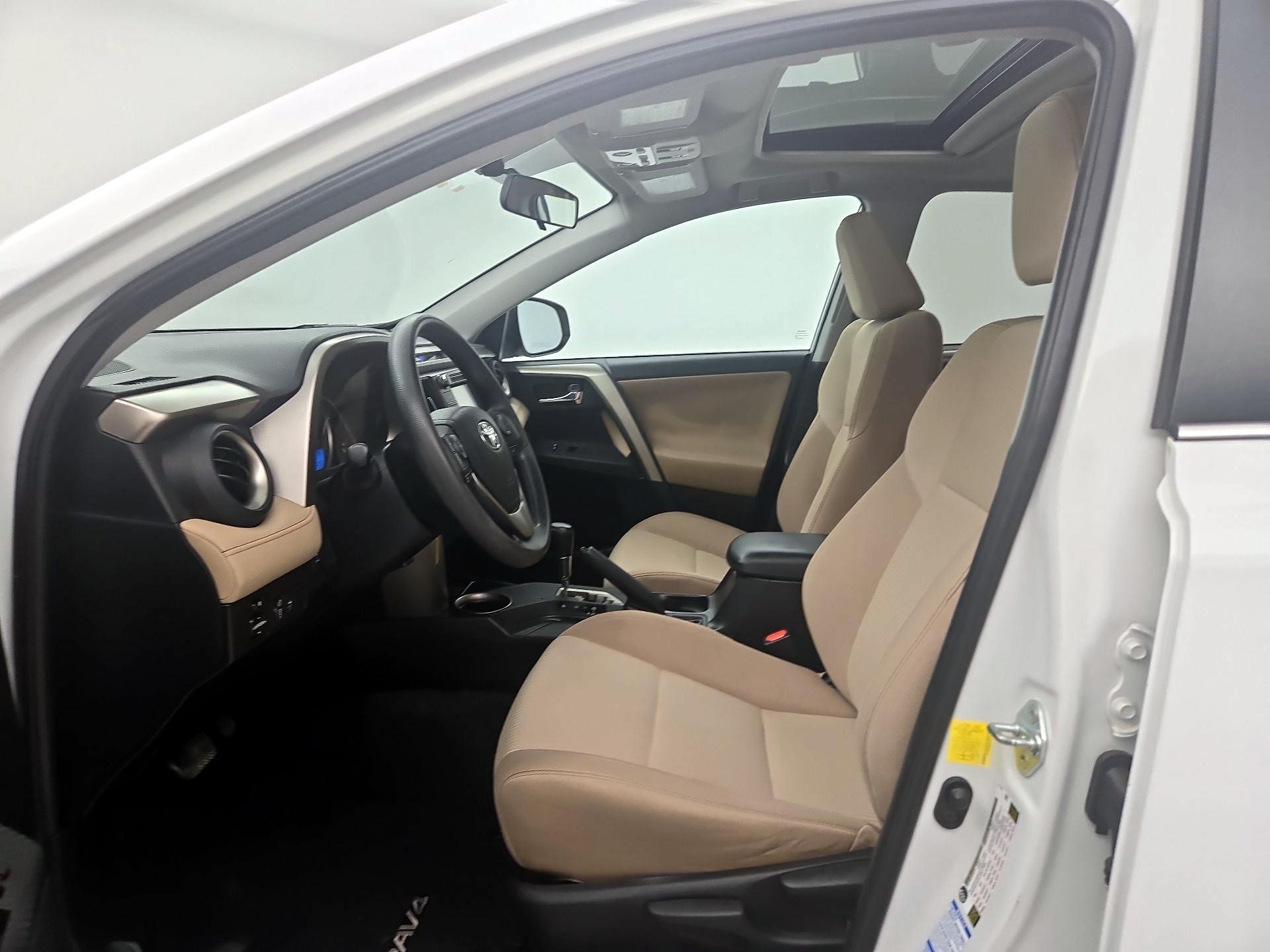 Thumbnail: 2015 Toyota RAV4 - 11