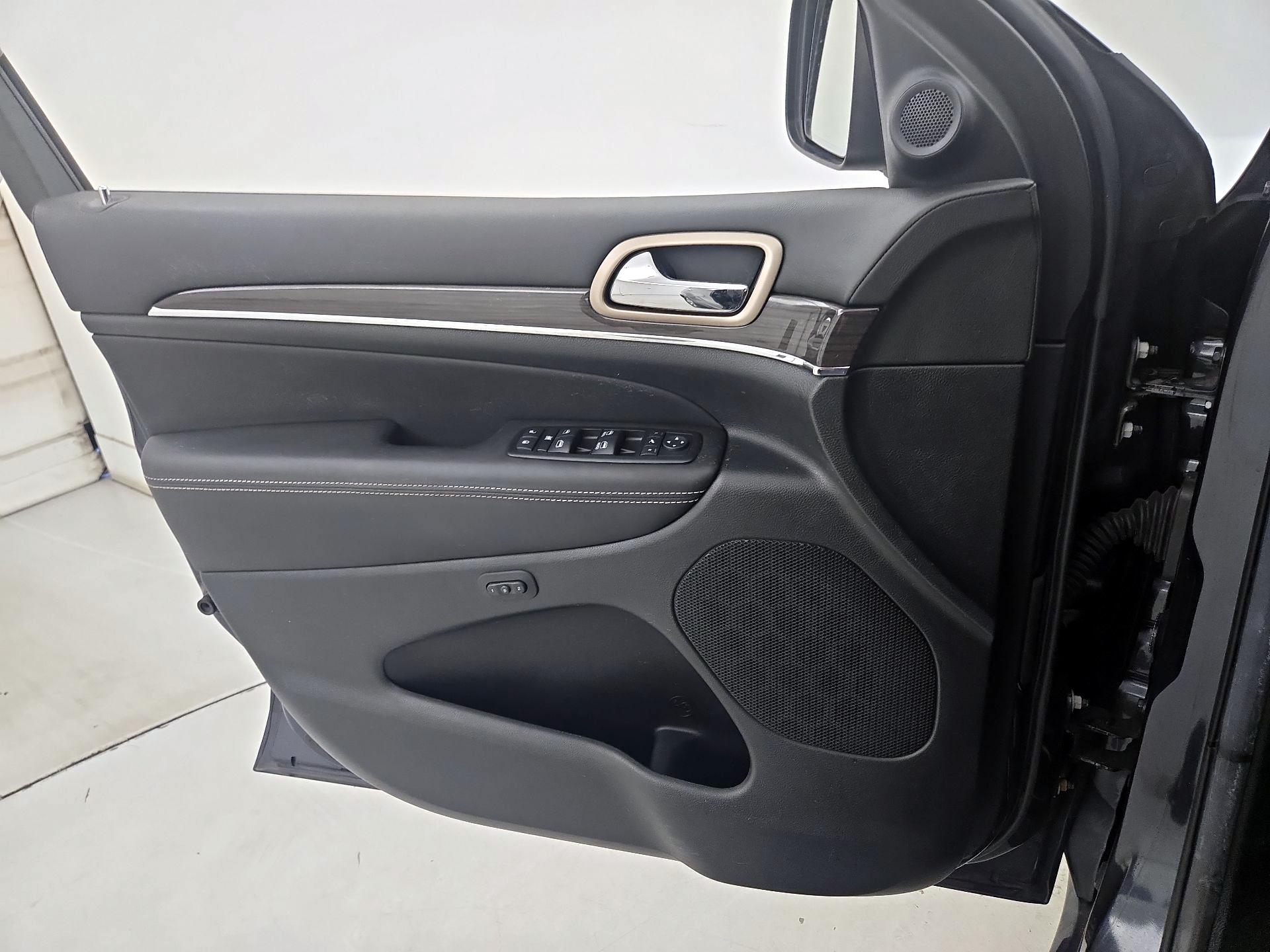 Thumbnail: 2014 Jeep Grand Cherokee - 12