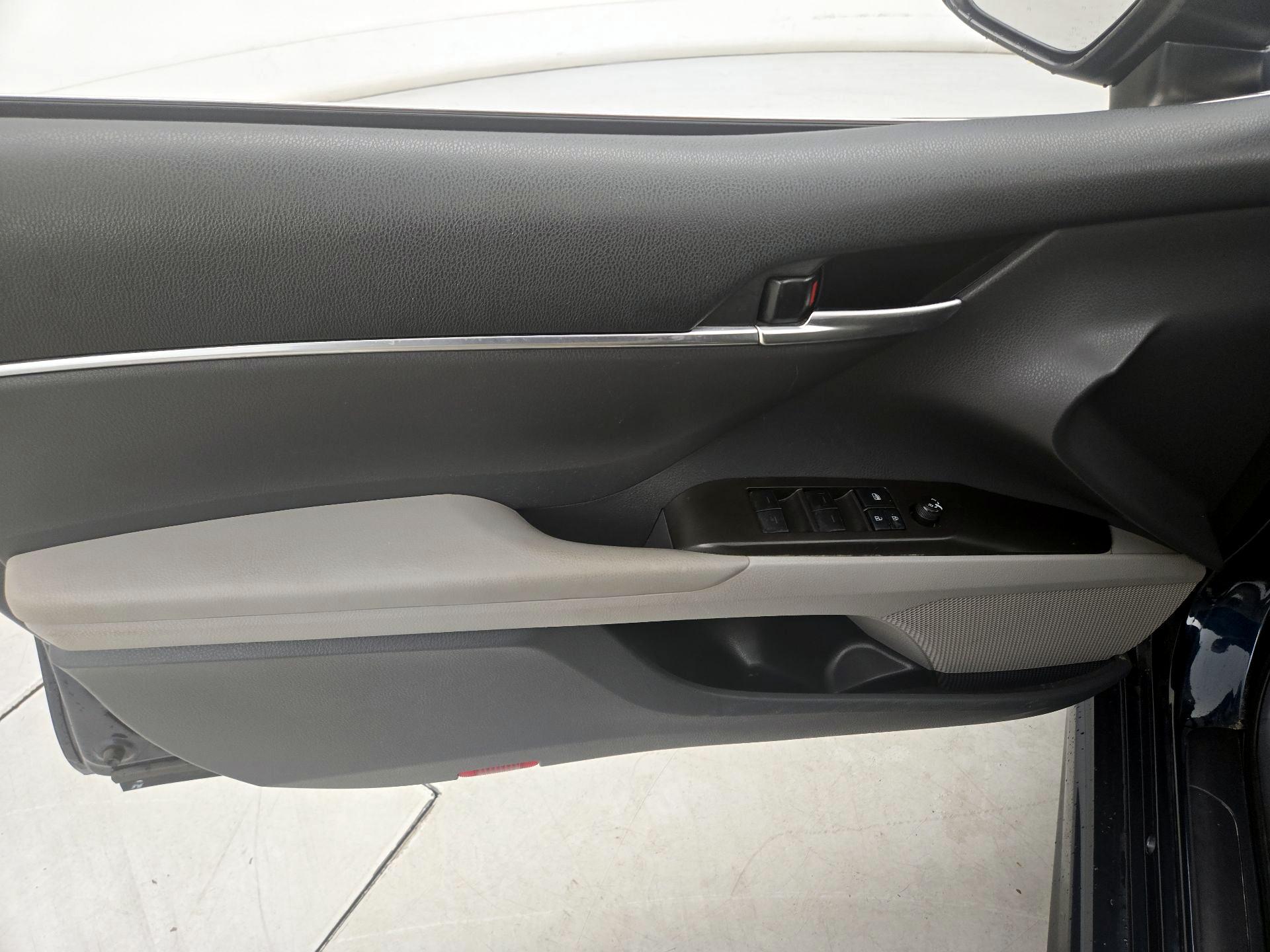 Thumbnail: 2021 Toyota Camry - 12