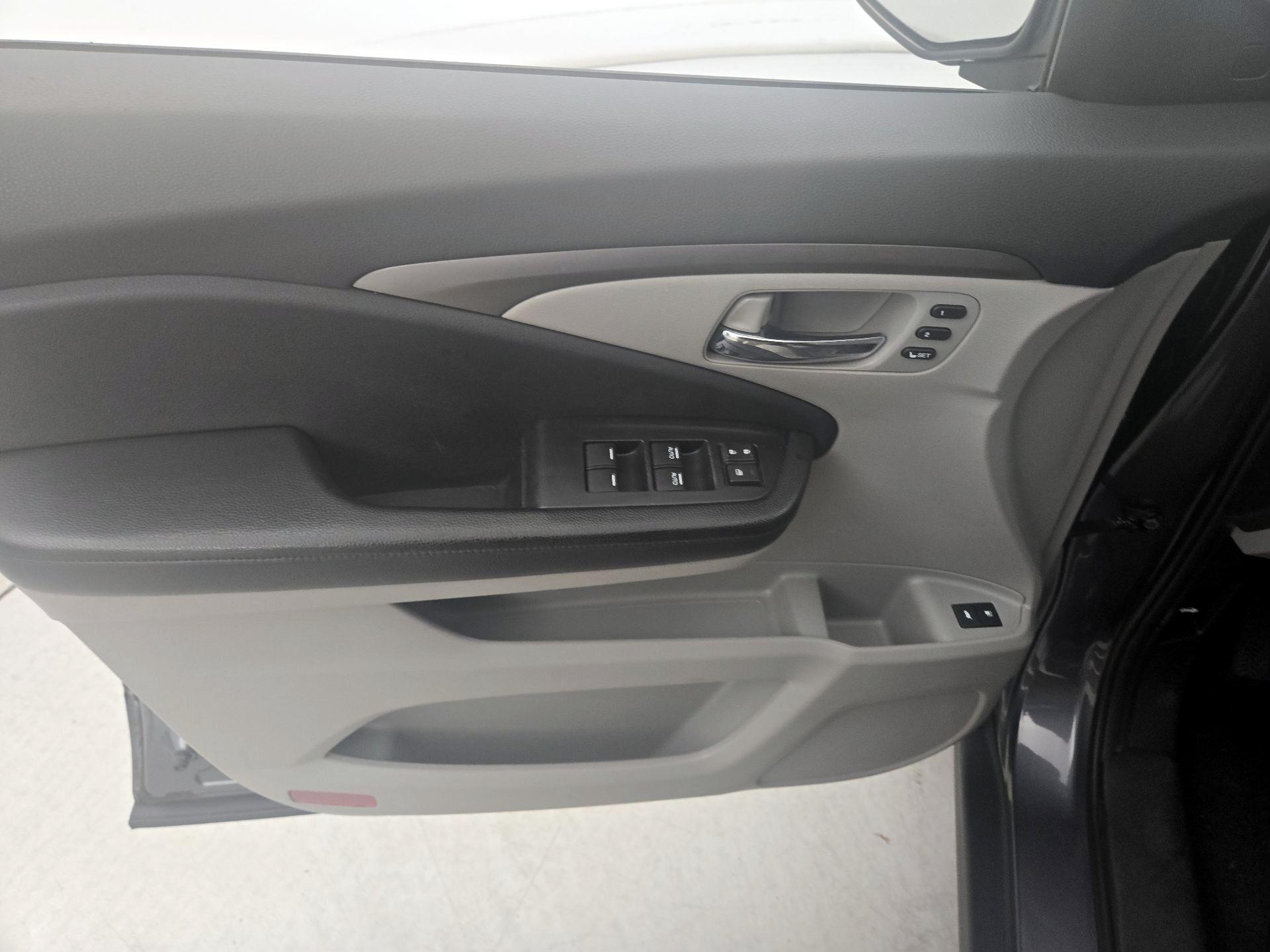 Thumbnail: 2019 Honda Pilot - 12