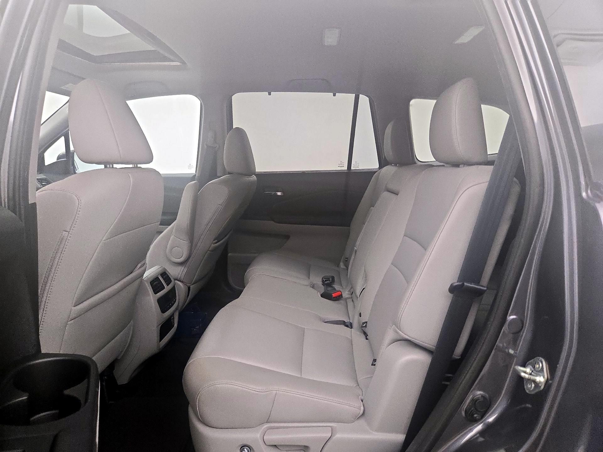 Thumbnail: 2019 Honda Pilot - 20