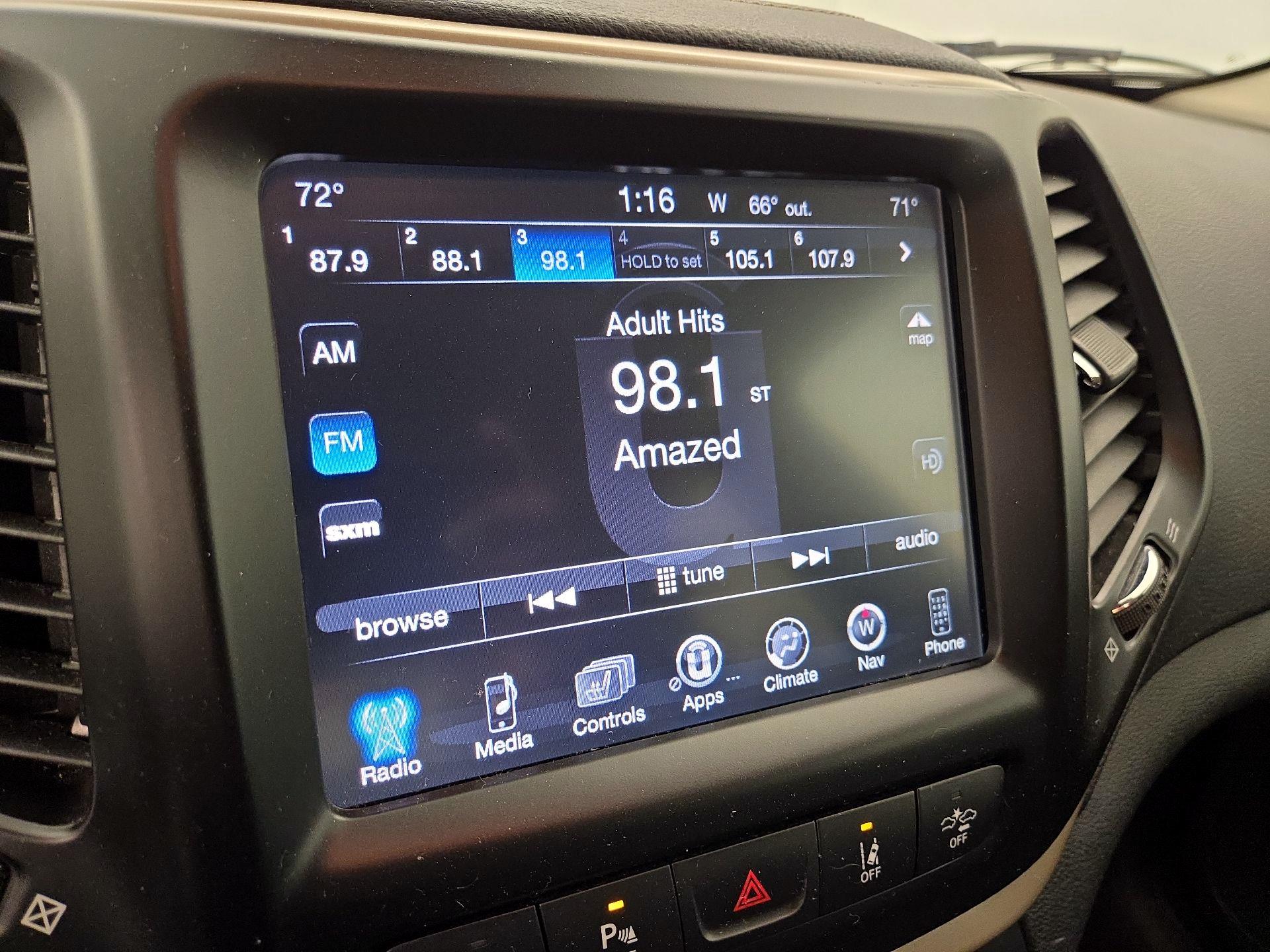 Thumbnail: 2018 Jeep Cherokee - 16