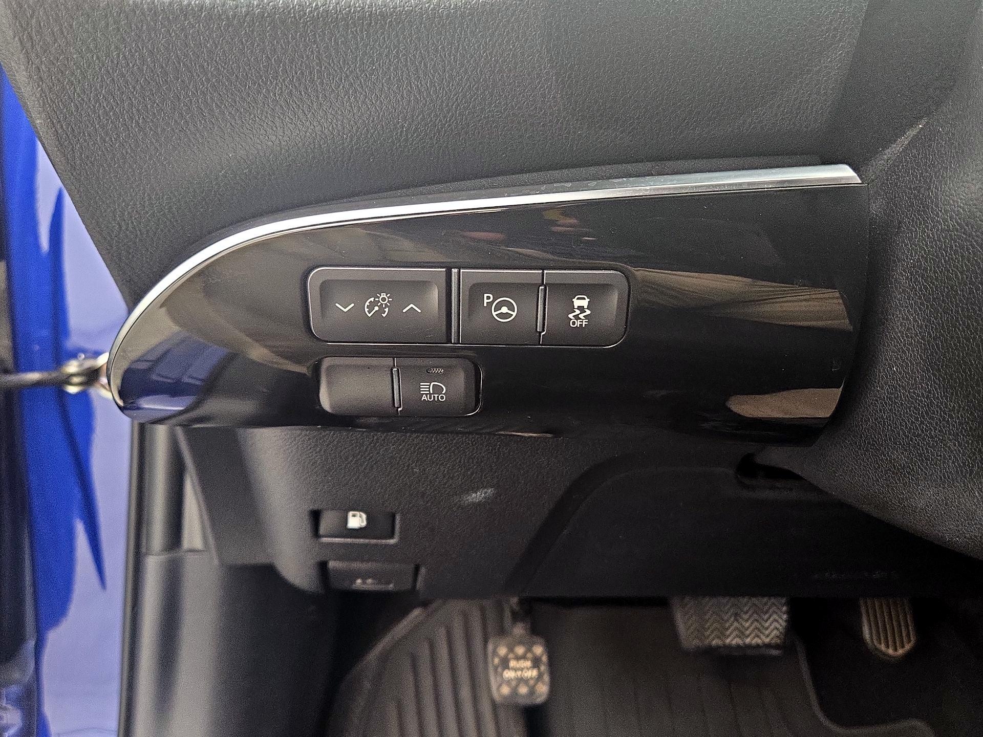 Thumbnail: 2018 Toyota Prius - 13