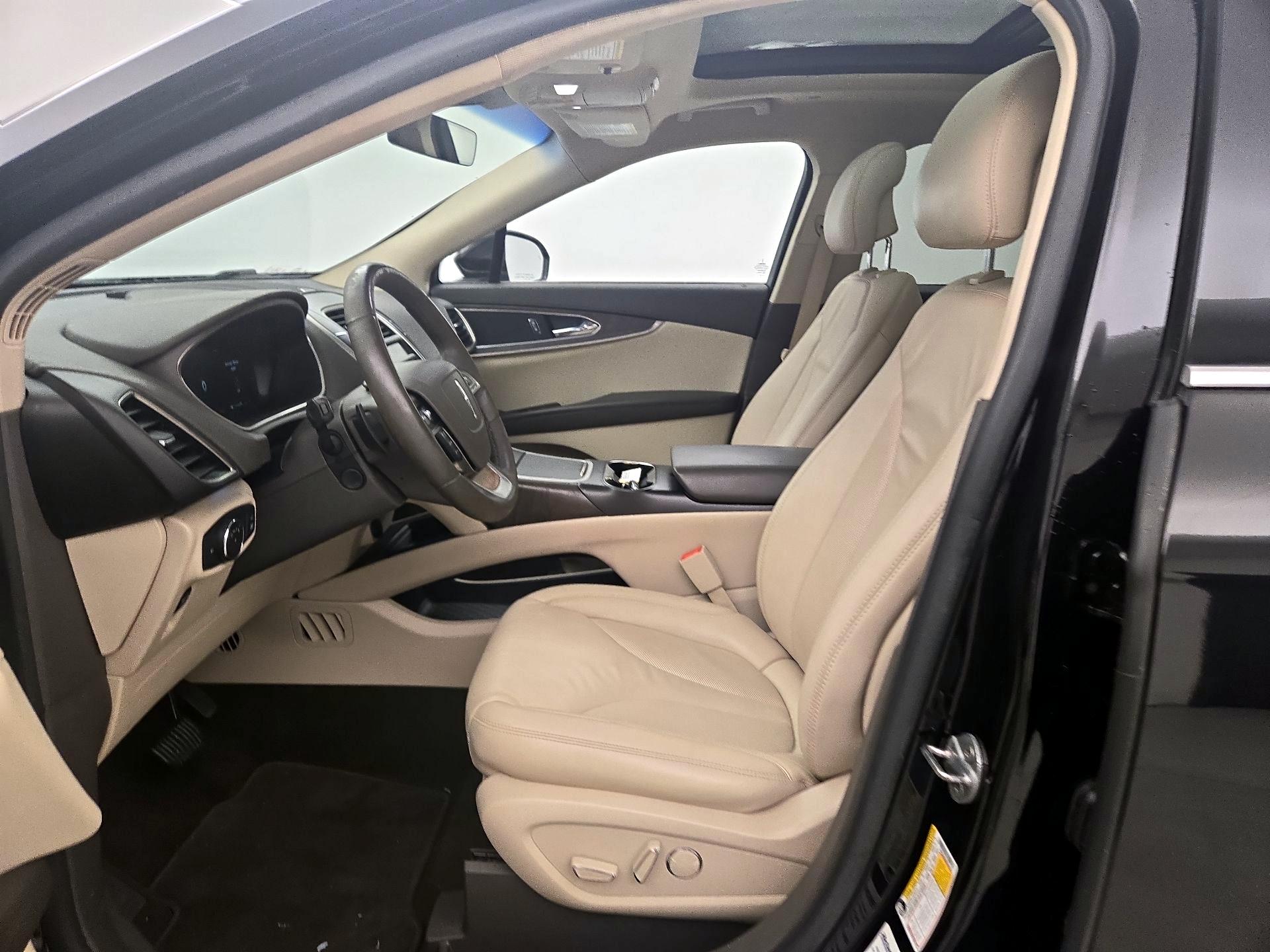 Thumbnail: 2019 Lincoln Nautilus - 11