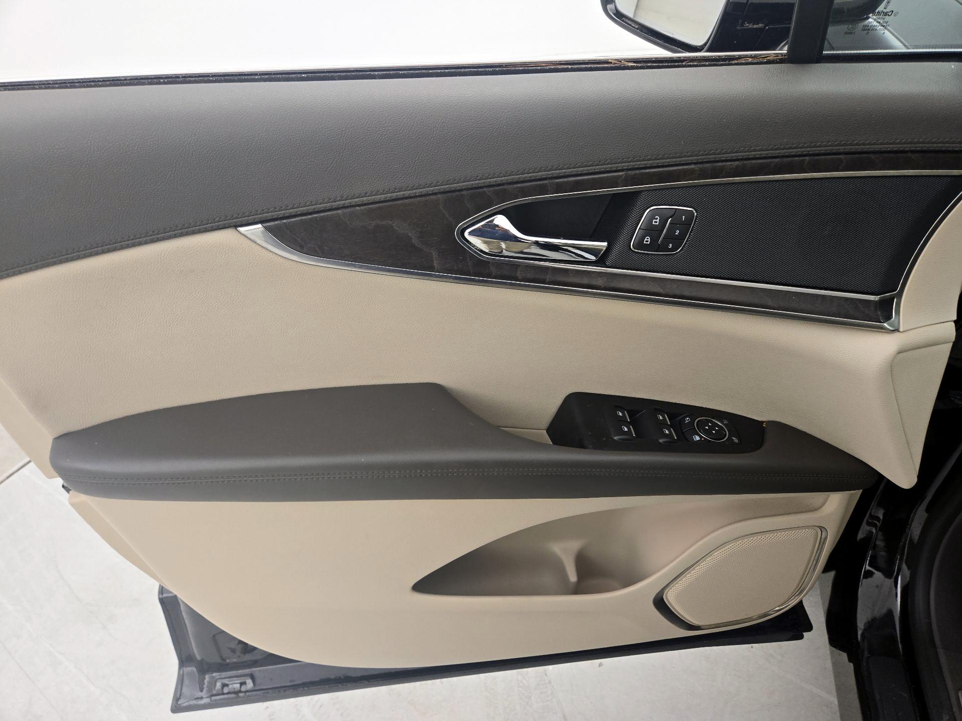 Thumbnail: 2019 Lincoln Nautilus - 12