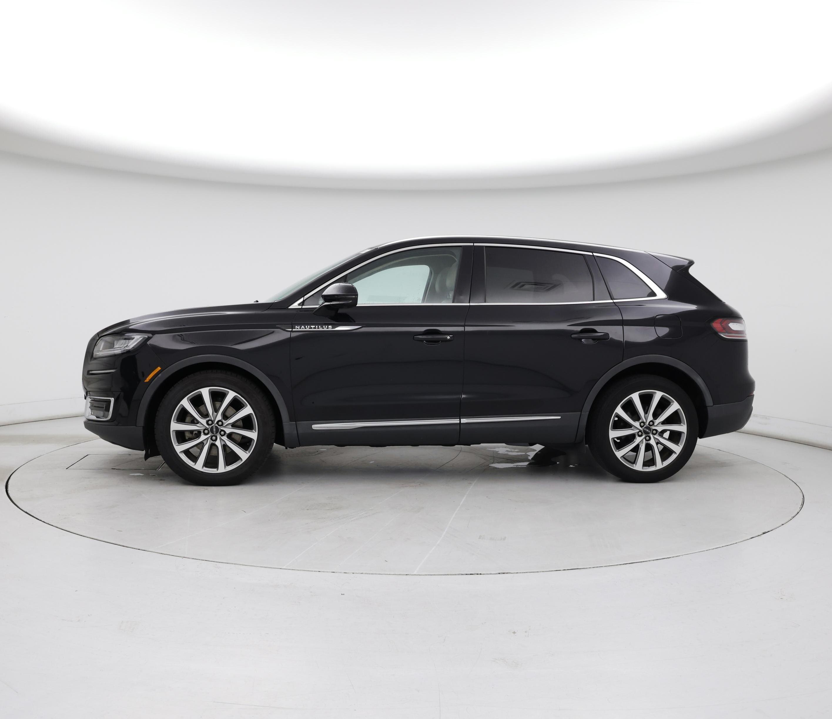 Thumbnail: 2019 Lincoln Nautilus - 3