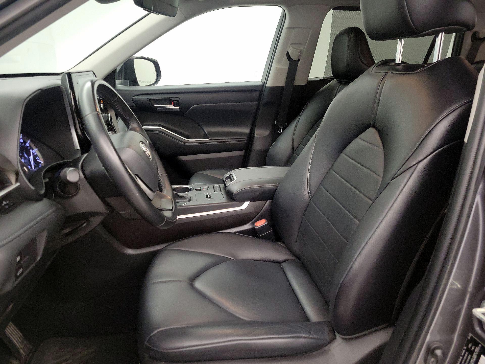 Thumbnail: 2022 Toyota Highlander - 11