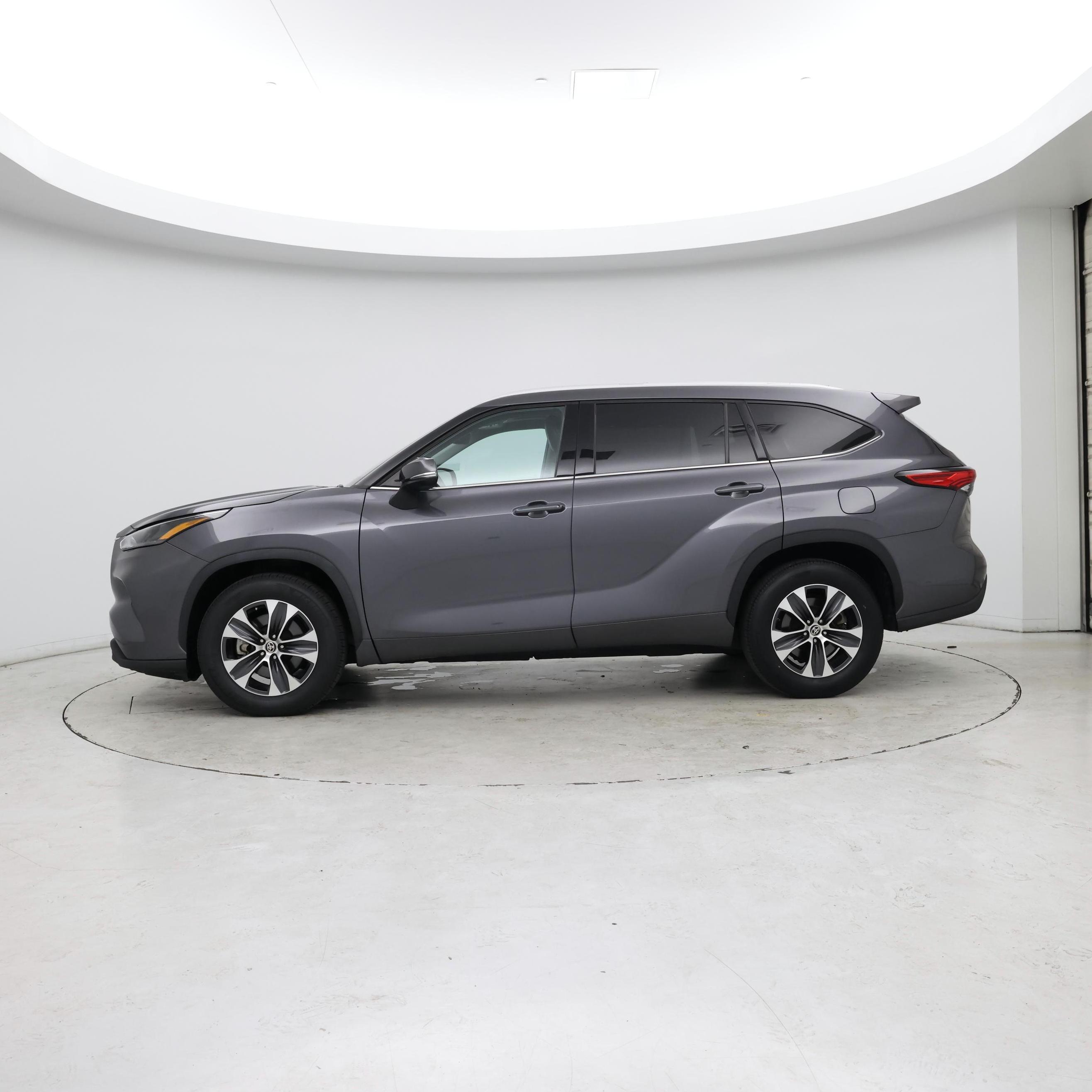 Thumbnail: 2022 Toyota Highlander - 3