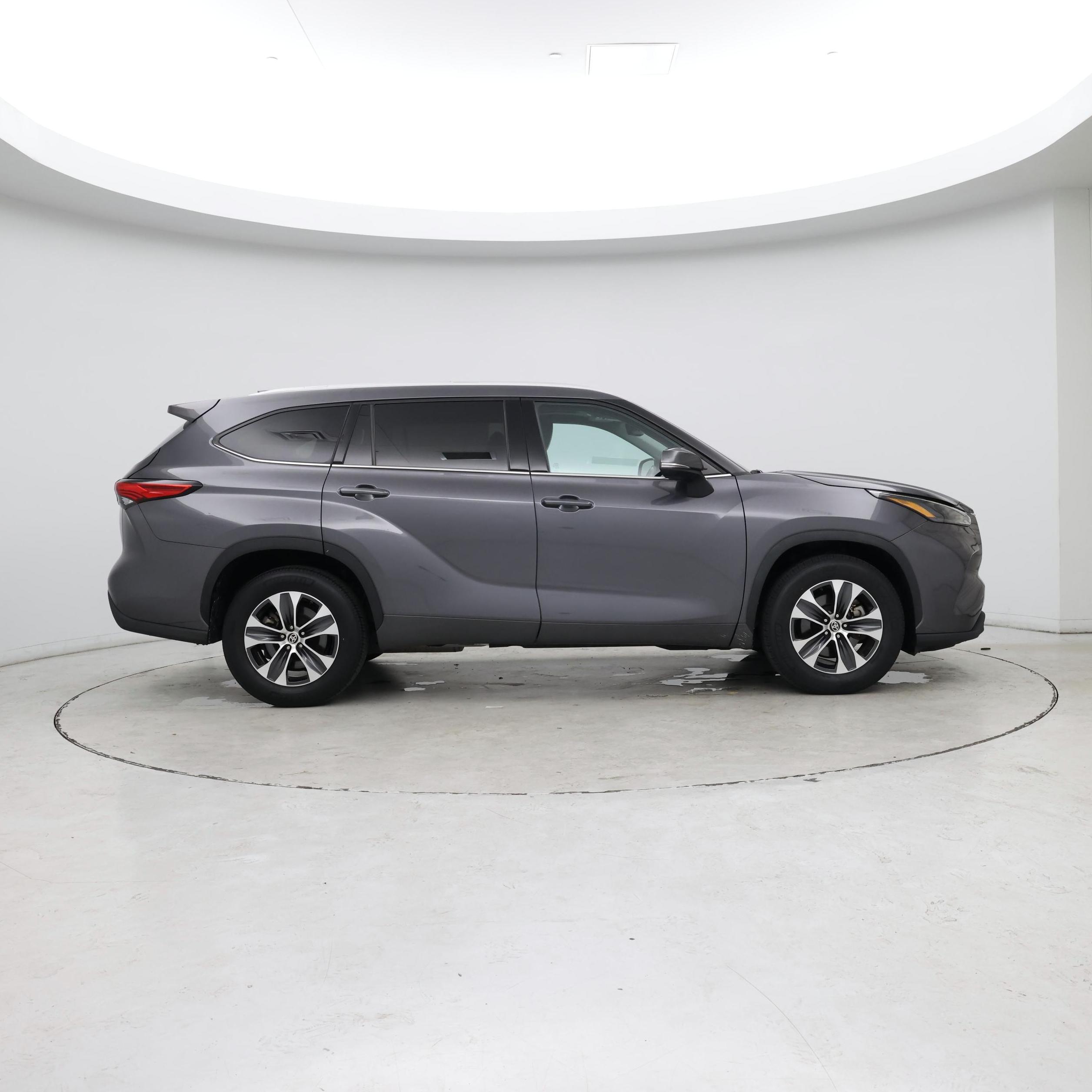 Thumbnail: 2022 Toyota Highlander - 7