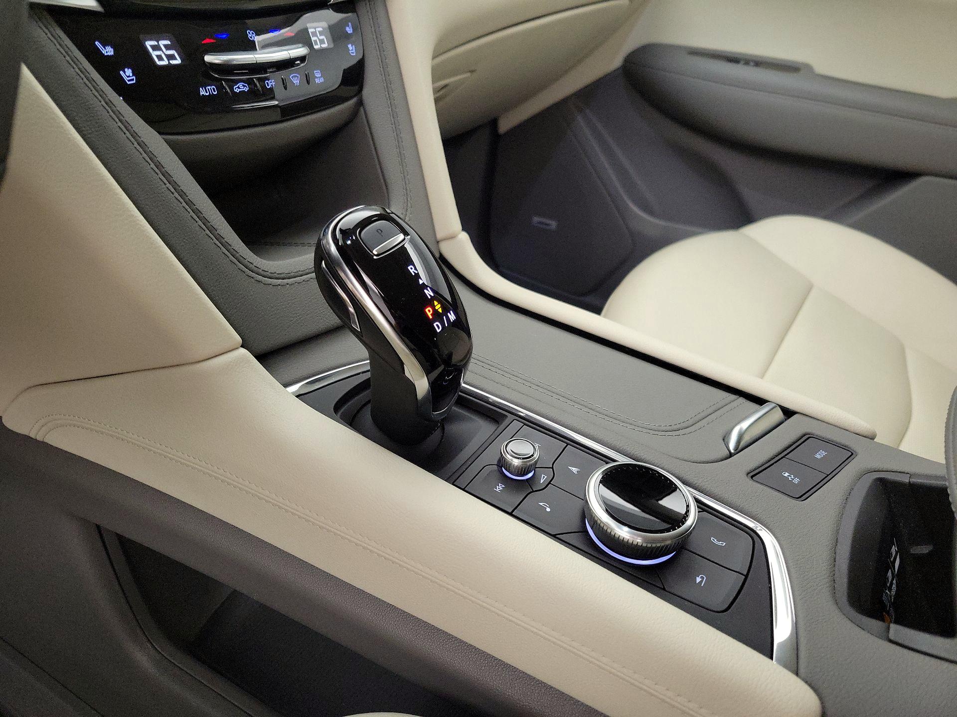 Thumbnail: 2024 Cadillac XT6 - 17