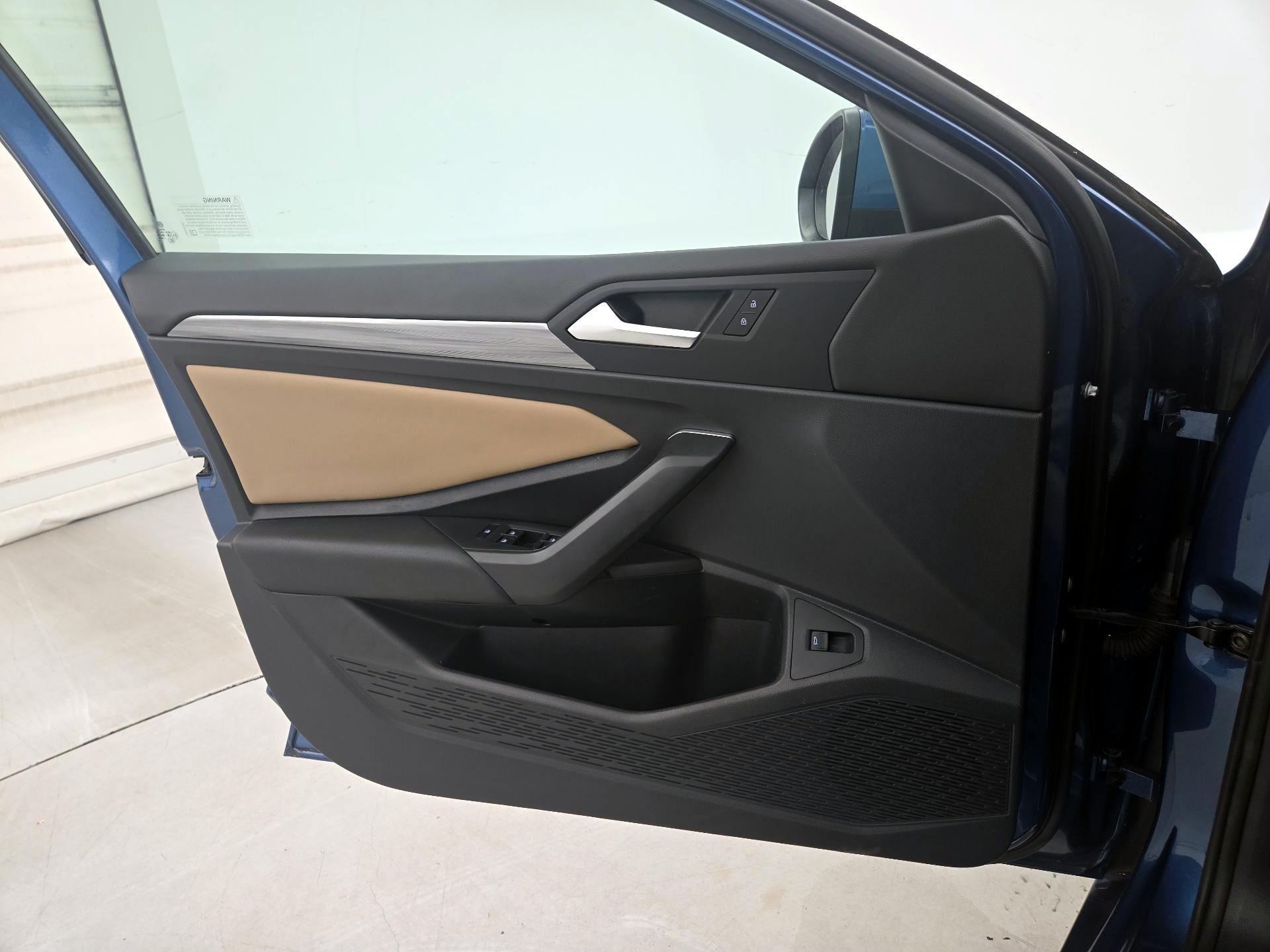 Thumbnail: 2019 Volkswagen Jetta - 12