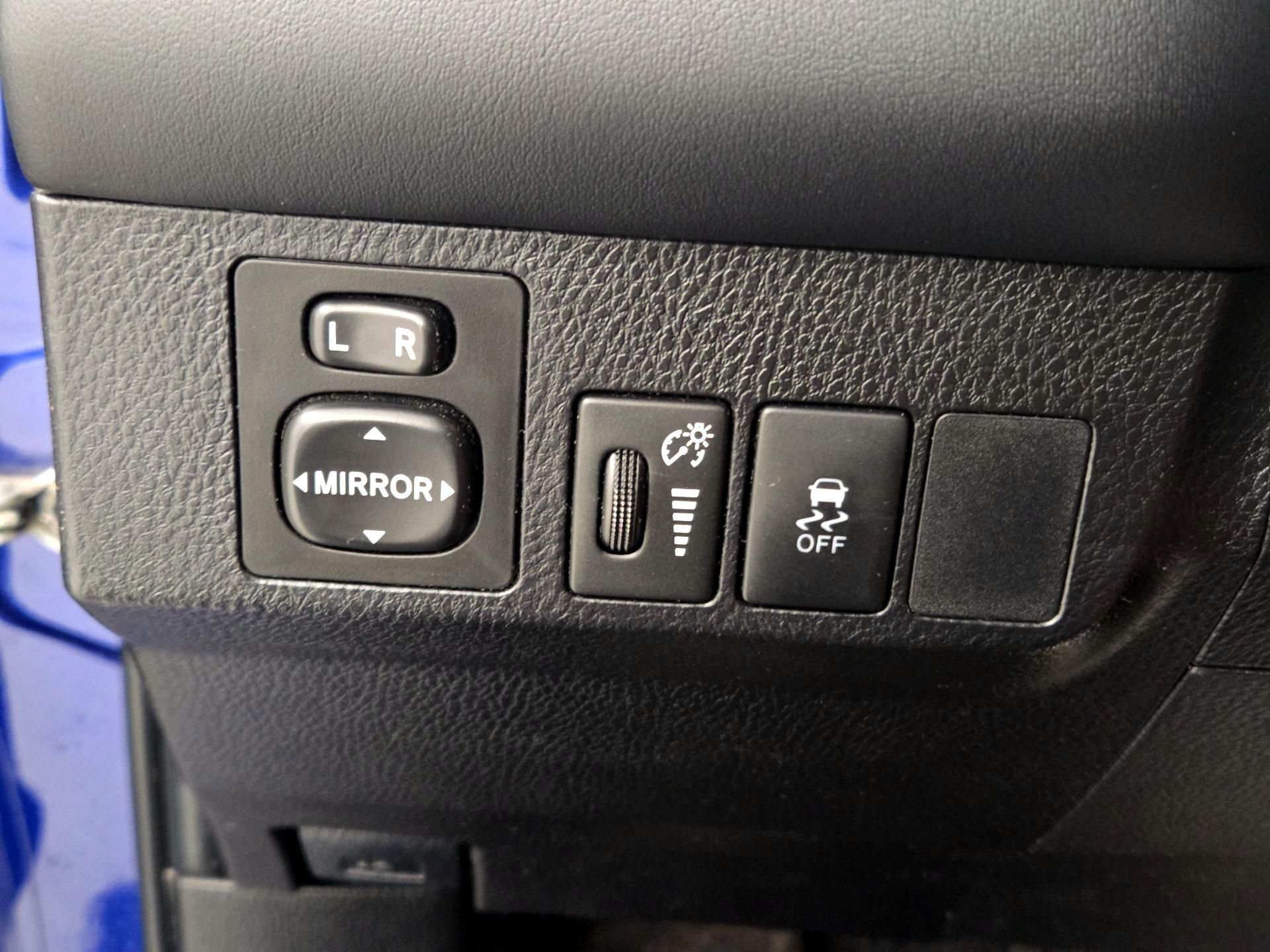Thumbnail: 2015 Toyota RAV4 - 13