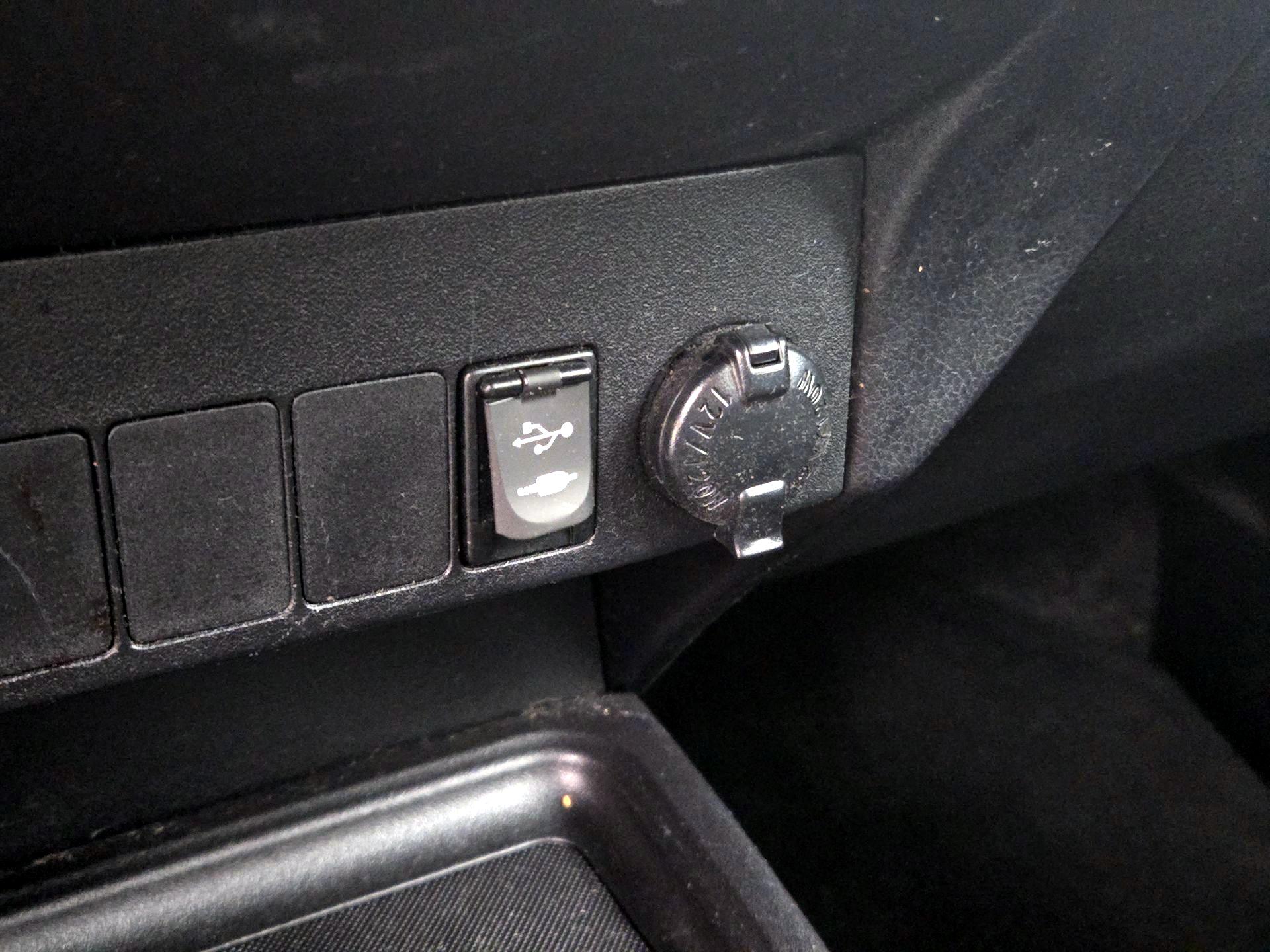 Thumbnail: 2015 Toyota RAV4 - 18