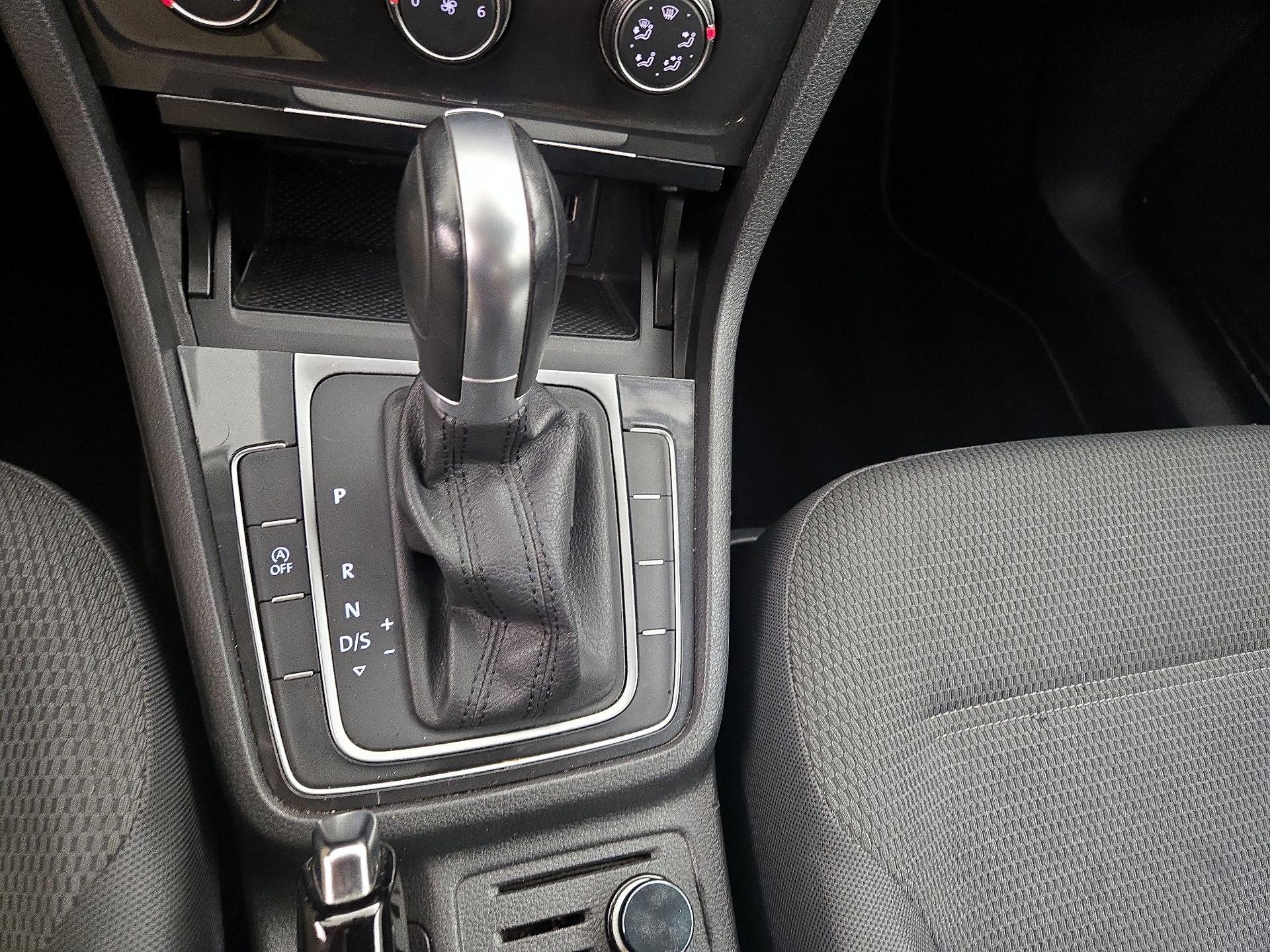Thumbnail: 2019 Volkswagen Golf - 17