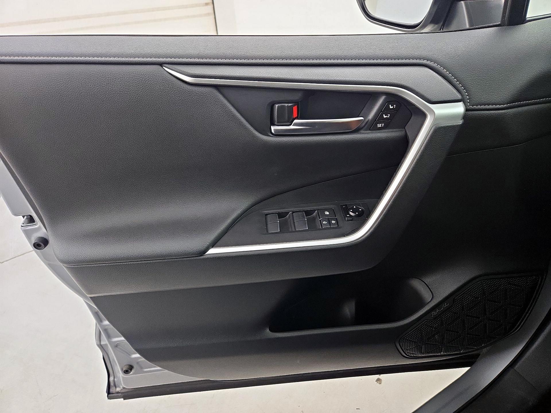 Thumbnail: 2019 Toyota RAV4 - 12