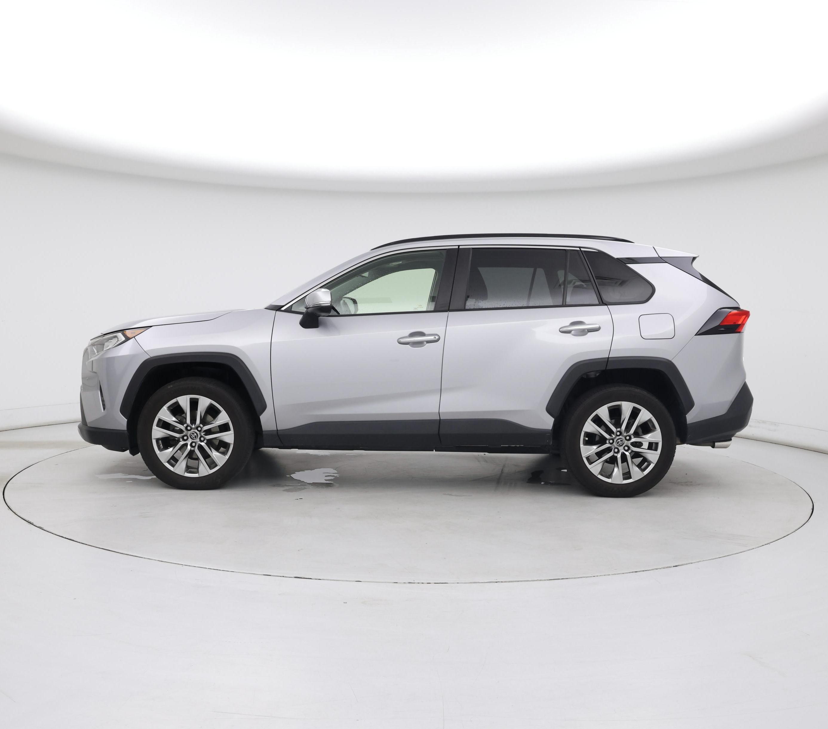 Thumbnail: 2019 Toyota RAV4 - 3