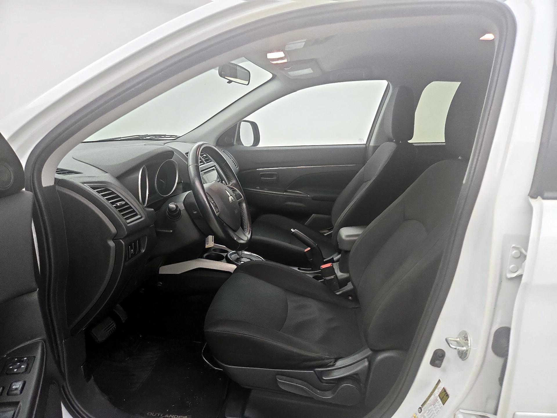 Thumbnail: 2014 Mitsubishi Outlander Sport - 11