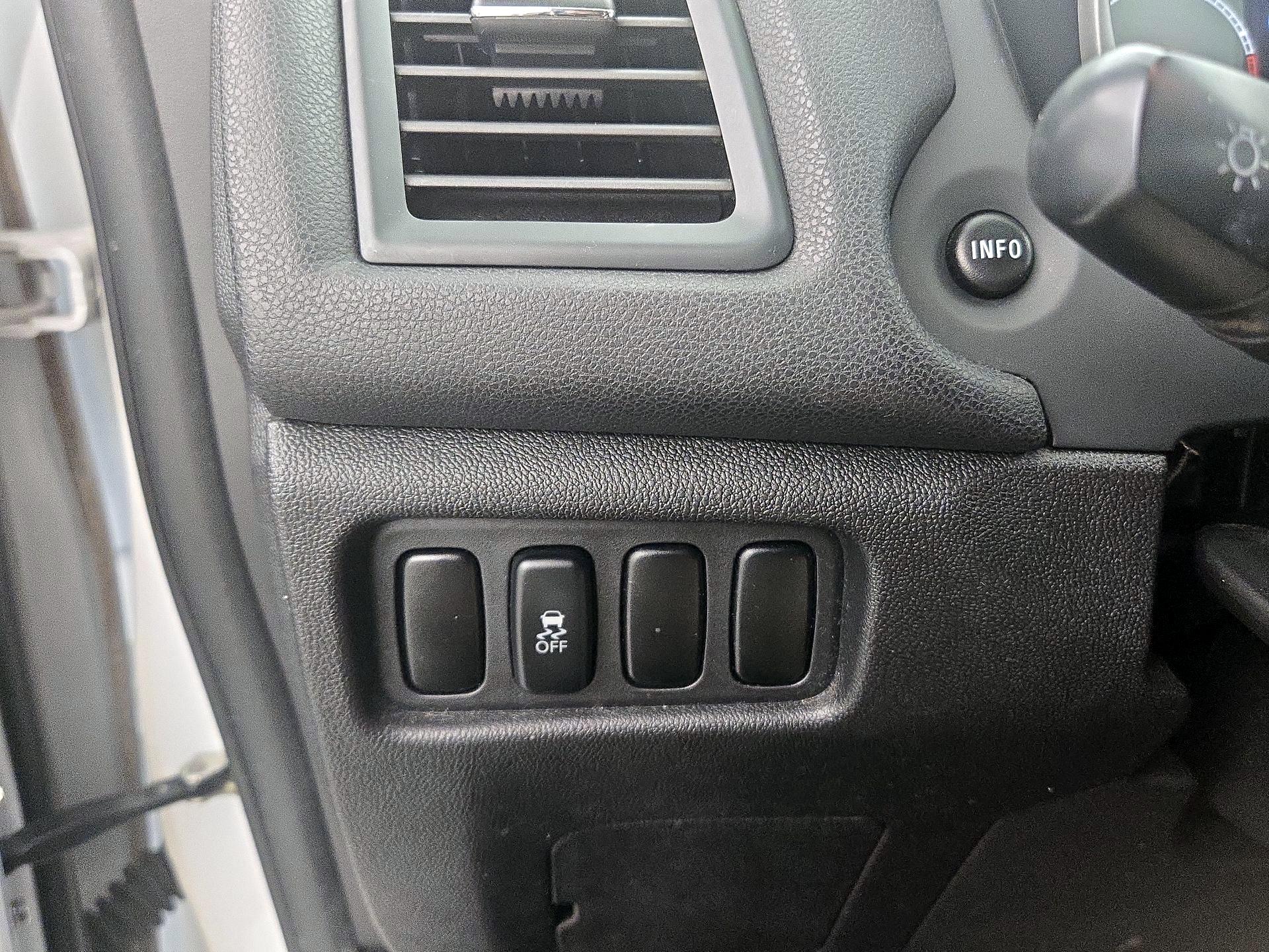 Thumbnail: 2014 Mitsubishi Outlander Sport - 13
