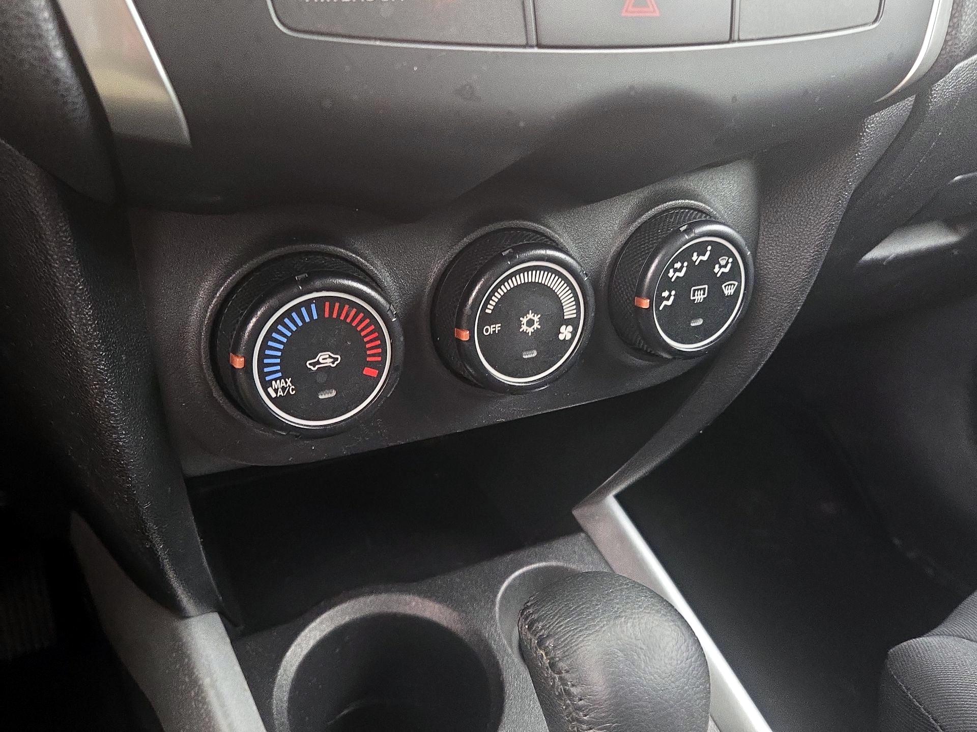 Thumbnail: 2014 Mitsubishi Outlander Sport - 15